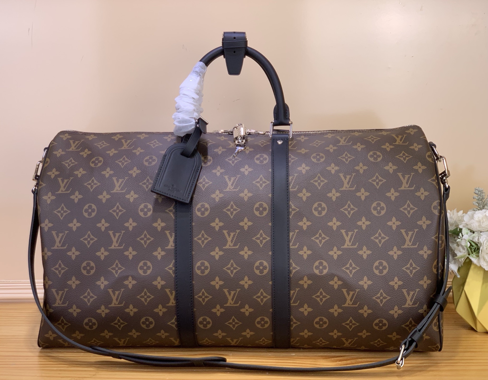 NO:701171,Top original order [KEEALL BANDOULIRE 55 travel bag] M56714 41414 presbyopia/black. Spacious capacity, flexible use. Durable, safe and reliable. hx fashion style, mature and stable. It adopts secure double zippers and padlocks, so it is especially suitable for business or entertainment. Dimensions 31 x 26 x 55 cm 6817075 (height x width x length),19860909顶级原单【KEEALL BANDOULIRE 55 旅行袋】M56714 41414 老花/黑色 容量宽敞,使用灵活.经久耐用,安全可靠.hx时尚风格,成熟稳重.采用安全的双拉链和挂锁,因此特别适于商务或娱乐之用. 尺寸31 x 26 x 55 厘米 6817075 (高 x 宽 x 长度),,Bag