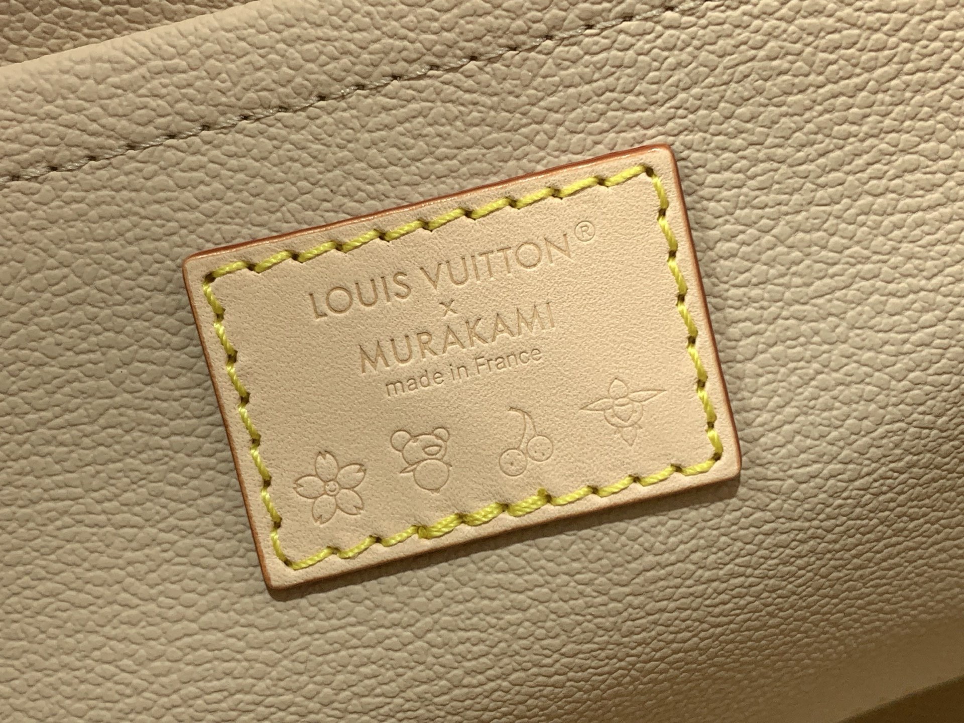 LV Style White Leather Toiletry Bag style reference detail image 7 from source 770262