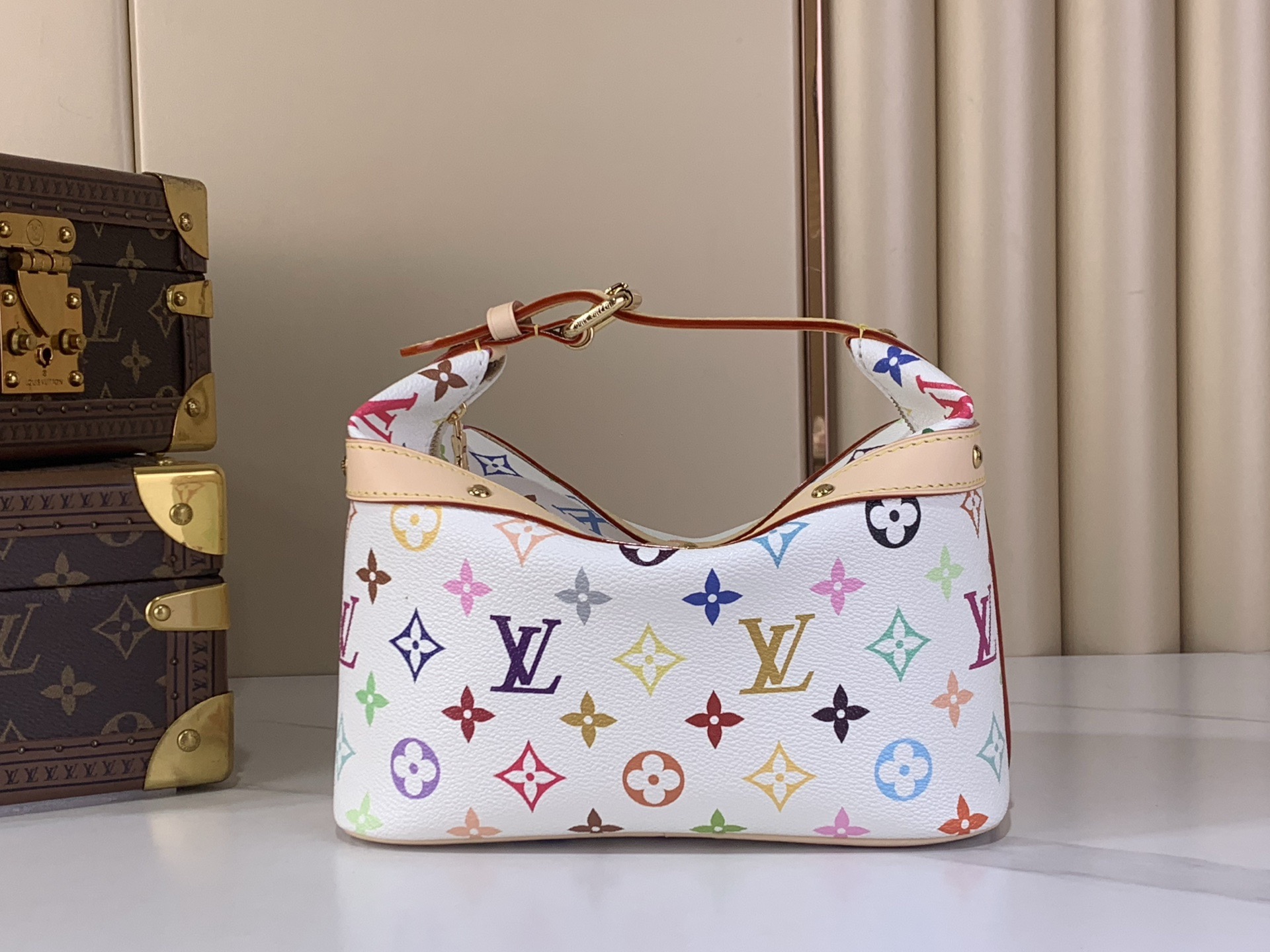 LV Style White Leather Toiletry Bag style reference detail image 3 from source 770262