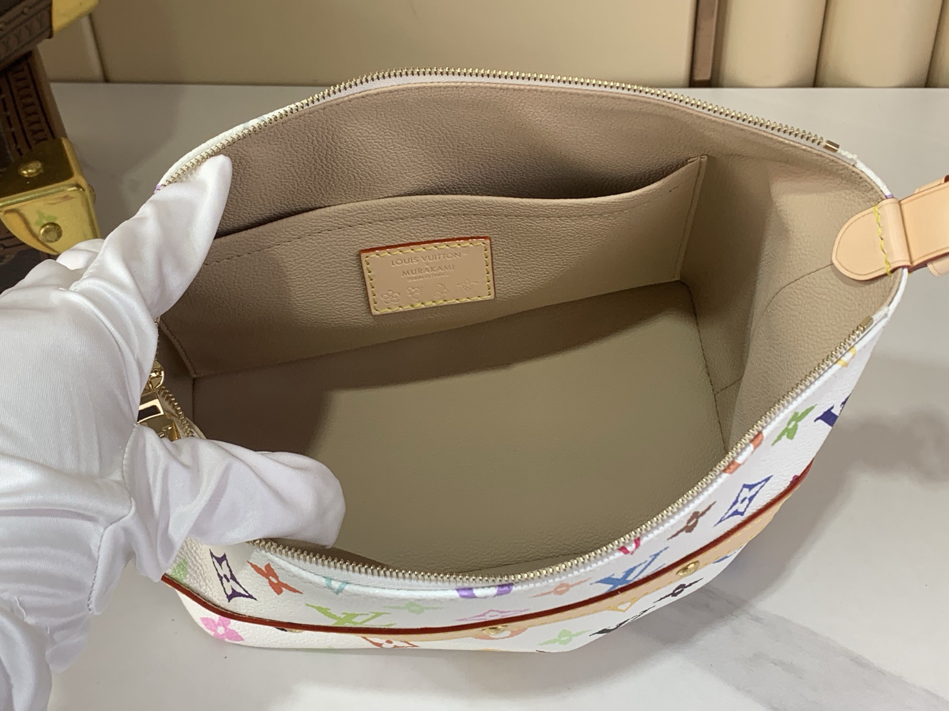 LV Style White Leather Toiletry Bag style reference detail image 9 from source 770262
