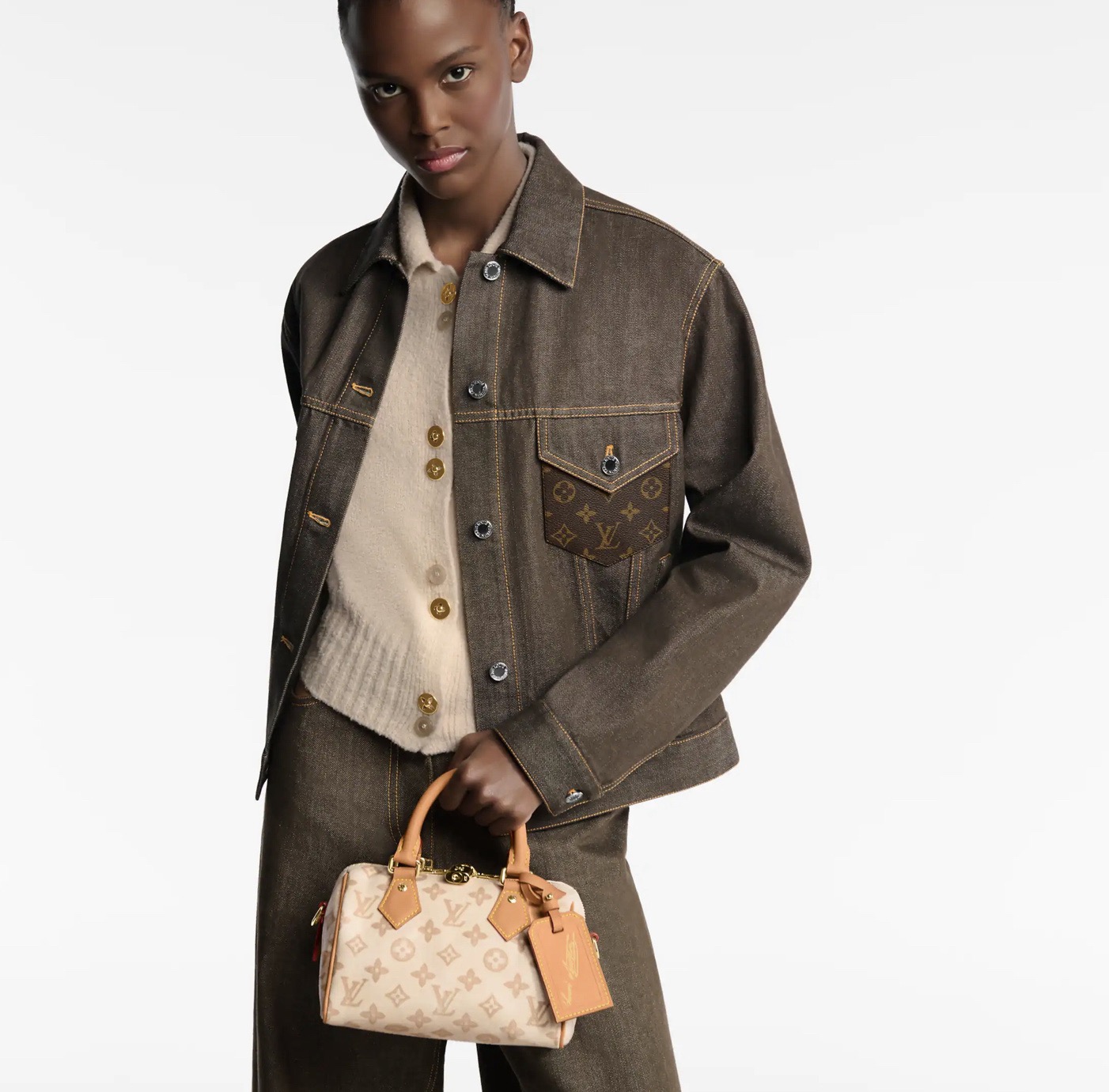 NO:710614,[Sac Seedy Bandoulière 20 handbag] m27951 white/color m27530 light green/color model picture,19860909【Sac Seedy Bandoulière 20 手袋】 m27951 白色/彩色 m27530 浅绿色/彩色 模特图,,Bag