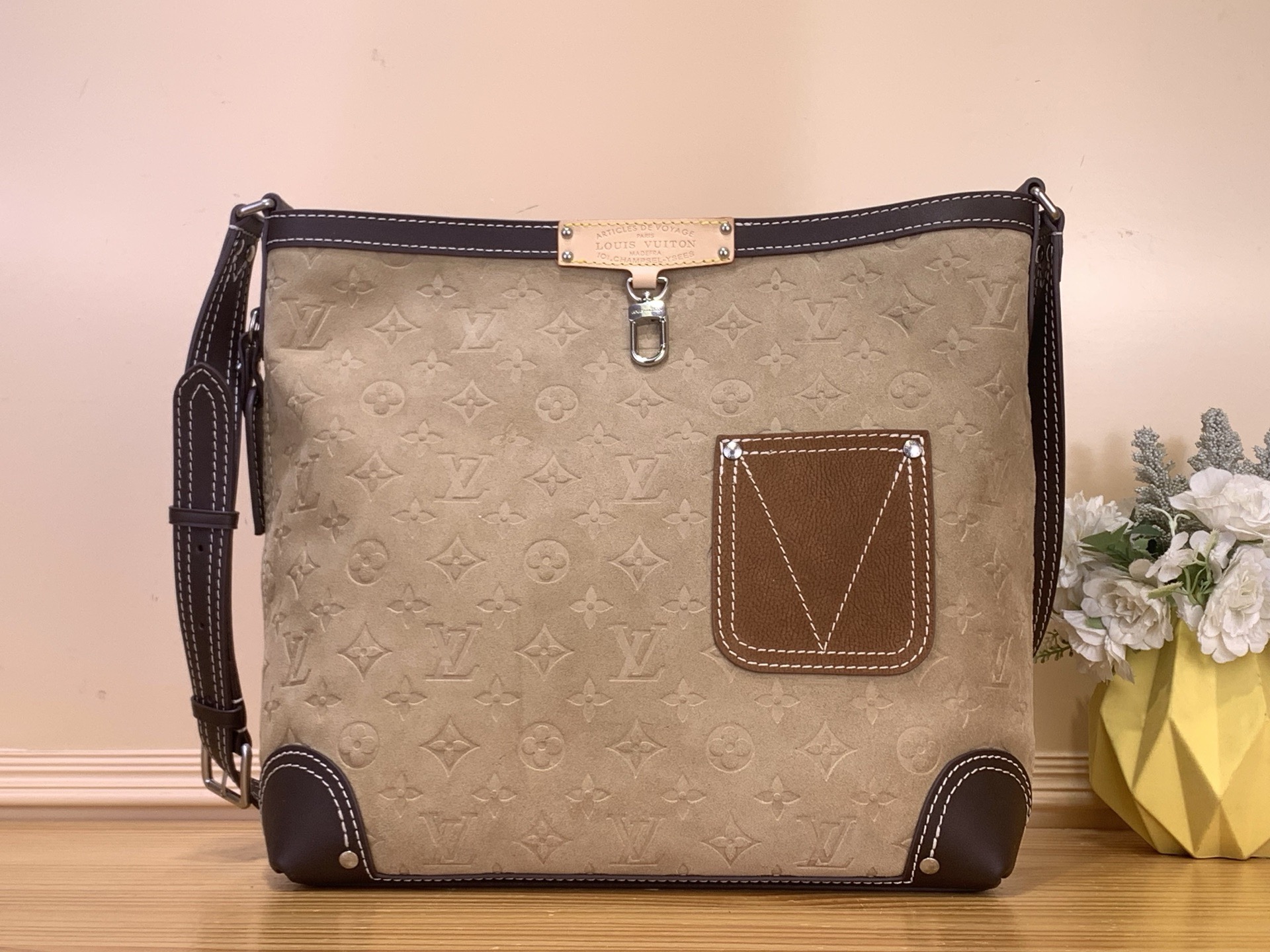 NO:710607,Top original order [LV METIS handbag] M26126 color matching This Métis made of Monogram canvas fulfills its promise with a self-attitude. The Métis sj handbag focuses on lines and silhouettes. It not only has the versatility required by modern handbags, but also inherits the traditional elegance and charm of Louis Vuitton. Two detachable shoulder straps can be used to carry, carry or shoulder. 8019095,, louis vuitton, louis  vuitton19860909顶级原单【LV METIS 手袋】M26126 拼色 本款 Monogram 帆布打造的 Métis 以自我态度实践承诺. Métis sj手袋着重线条与轮廓,它既具备了现代手袋所需的多功能性,又继承了路易威登传统的优雅迷人. 两条可脱卸肩带,可以用来手提、手挽或是肩背.8019095,,louis vuitton,louis vuitton,Bag