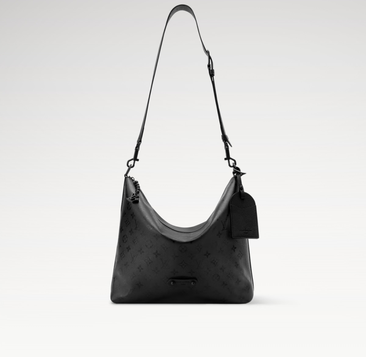 NO:717985,The top original item [Vagabond Hobo handbag] M27856 black flower is made of Monogram Midnight Lt coated canvas with same-color cowhide leather trim. The contours fit the body shape with functional considerations. The adjustable shoulder strap allows for a cross-shoulder shape. The spacious interior is closed by a matte zipper, and the zippered inner pocket is convenient for storing personal belongings. Dimensions 30 x 8.5 x 39 cm 6217075,,cowhide19860909顶级原单【Vagabond Hobo 手袋】M27856 黑花 为 Monogram Midnight Lt涂层帆布搭配同色牛皮革饰边.贴合身形的轮廓兼具功能考量.可调节肩带实现肩背斜跨造型.宽敞内里由哑光拉链收束,拉链内袋方便存放随身用品. 尺寸 30 x 8.5 x 39厘米 6217075,,cowhide,Bag