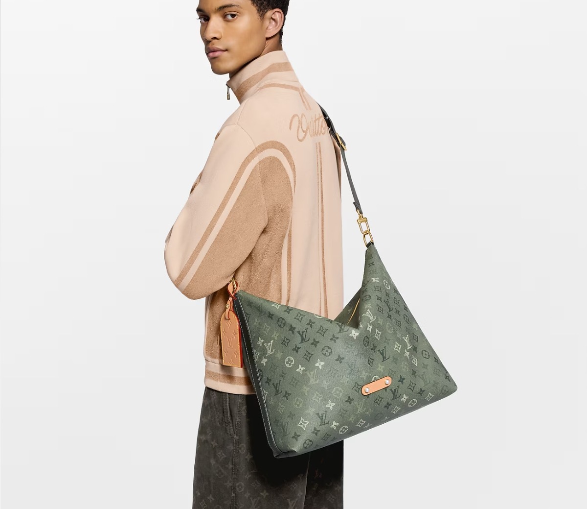 NO:717964,[Vagabond Hobo handbag] M27181 military green/silk screen model picture,19860909【Vagabond Hobo 手袋】M27181 军绿色/丝印 模特图,,Bag