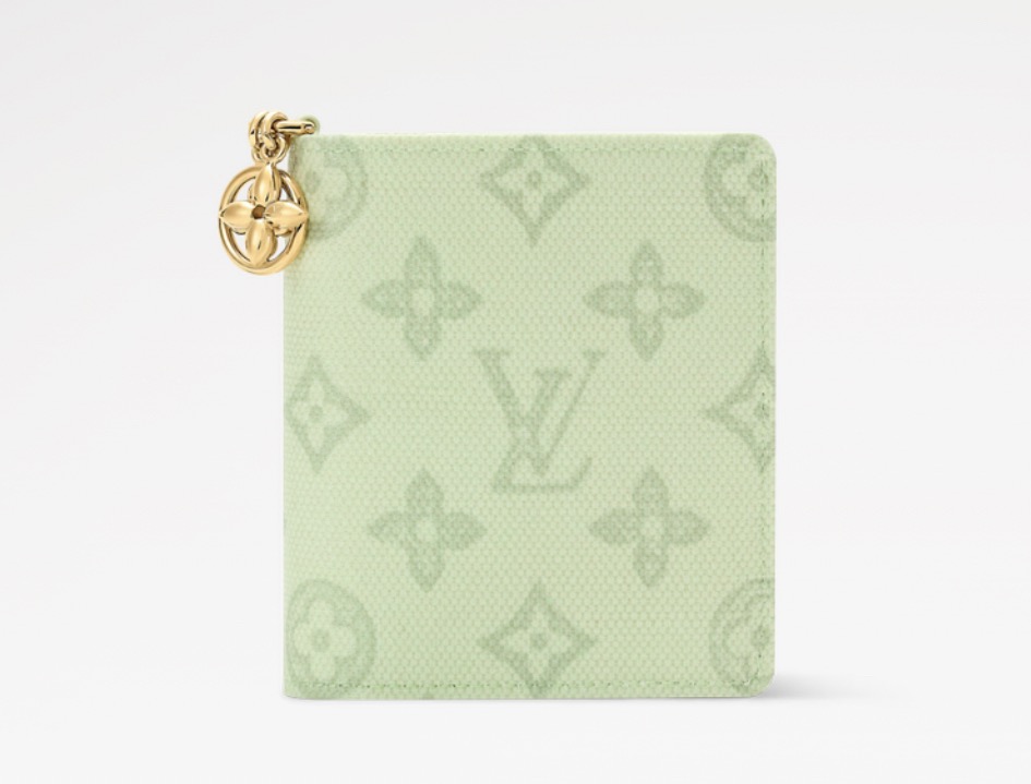 NO:718015,Top original item [LV CHARMS pocket wallet] m27680 pink/color m27679 green/color Louis Vuitton launches this LV Charms pocket wallet, exquisitely decorated with Monogram ld flowers to pay tribute to the birth anniversary of the classic Monogram pattern. Monogram Origine canvas wrapped cow leather lining, with pockets and card slots for coins and banknotes. Size 10 x 2.5 x 9 cm 2328  (height x width x length),,louis vuitton,louis vuitton,cowhide19860909顶级原单【LV CHARMS 口袋钱夹】 m27680 粉色/彩色 m27679 绿色/彩色 路易威登推出此款 LV Charms 口袋钱夹,以 Monogram ld花卉精巧点缀,礼赞经典 Monogram 图案诞辰 周年.Monogram Origine 帆布包裹牛皮革内衬,设有可收纳硬币及纸钞的口袋和卡位. 尺寸10 x 2.5 x 9 厘米 2328 (高 x 宽 x 长度),,louis vuitton,louis vuitton,cowhide,Bag