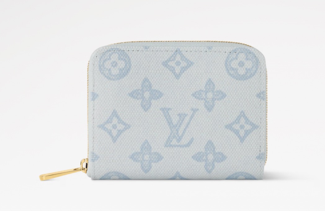 NO:718018,Top original item [zippy coin zipper bag] m27721 blue/color In order to commemorate the birth anniversary of Monogram canvas, which is famous for the iconic pattern that symbolizes Maison, 'Zippy Coin Pers' completed in Monogram Origin Ld canvas. Made of bright blue canvas, it is equipped with multiple pockets, slots, compartments that can store cards and banknotes, and an easy-to-organize interior. The gold zipper adds to the sophisticated impression. Size 11 x 8.5 x  2 cm 2026 (width x height x sides),19860909顶级原单【zippy 零钱拉链包】m27721 蓝色/彩色 为了纪念以象征Maison的标志性图案而闻名的Monogram帆布诞生周年,用Monogram Origin Ld帆布完成的“Zippy Coin Pers”.采用鲜艳的蓝色帆布,配有多个口袋、插槽、可以收纳卡片和纸币的隔间等易于整理的内部装修.金色的拉链增添了精致的印象. 尺寸11 x 8.5 x 2厘米 2026（宽x高x边）,,Bag