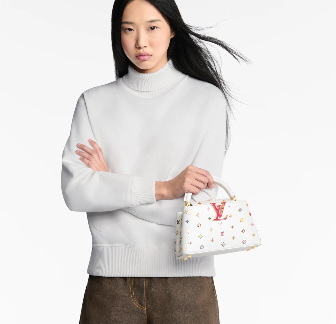 NO:718041,[CAUCINES EW mini handbag] m27636 white/rainbow (Takashi Murakami) model picture,19860909【CAUCINES EW 迷你手袋】m27636 白色/彩虹（村上隆） 模特图,,Bag
