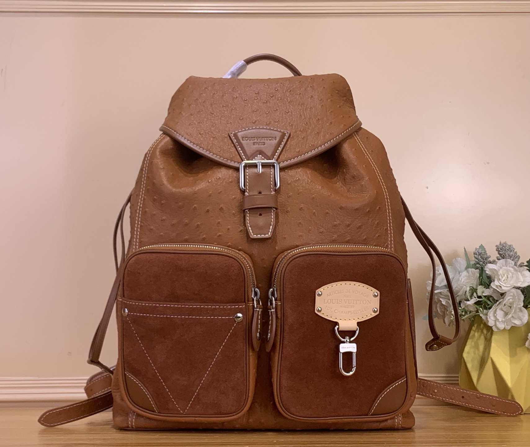 NO:718050,Top original item [MONTSOURIS CARGO Backpack] m89112 brown/color block (ostrich pattern) Montsouris Cargo sj backpack is made of cow leather body and fabric lining, which looks bright and feels soft. The shiny cow leather exudes a sheen similar to nylon, which can release dazzling light under any light. The front pocket is equipped with a pearl zipper. Dimensions 40 x 17 x 34 cm  128121350,,cowhide19860909顶级原单【MONTSOURIS CARGO 双肩包】 m89112 棕色/拼色（鸵鸟纹） Montsouris Cargo sj双肩包采用牛皮革包身和织物内衬,观感光亮,触感柔软.亮面牛皮革散发着近似尼龙的光泽,任何光线下均可释放耀目光芒.正面口袋配以珍珠拉链. 尺寸40 x 17 x 34 厘米 128121350,,cowhide,Bag