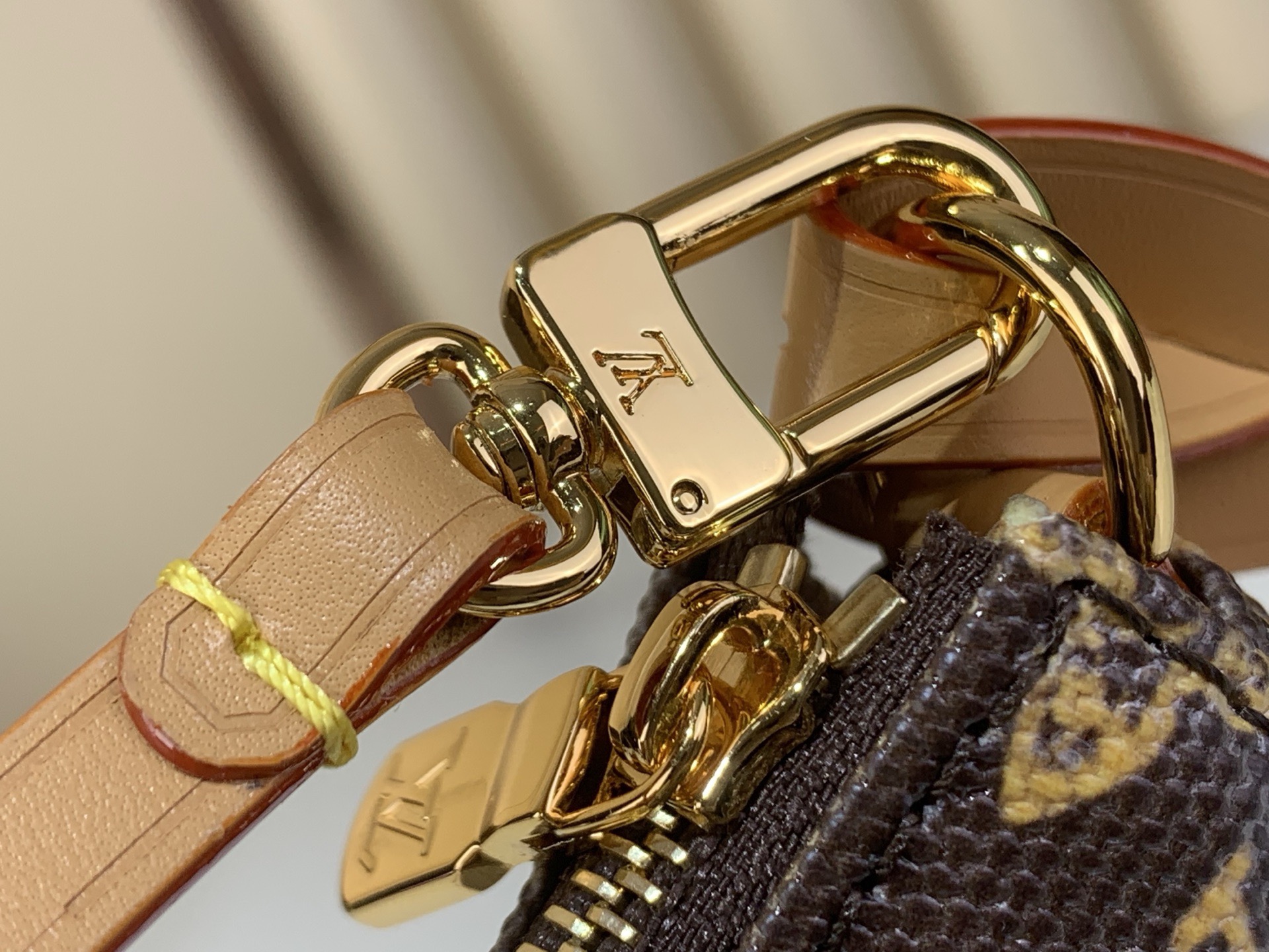 LV Style Brown Canvas Clutch Bags Clutch detail image 7 from source 770224