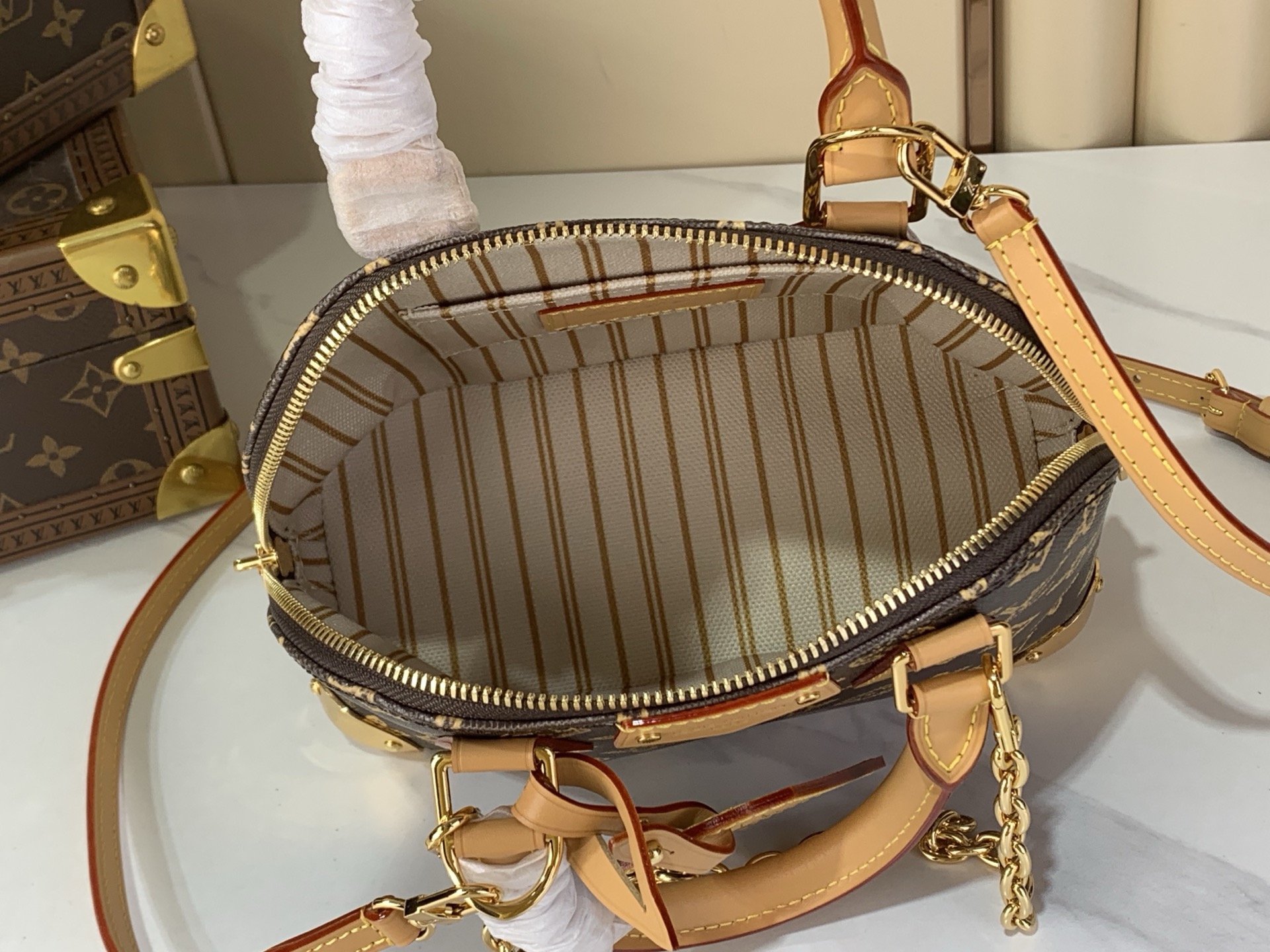 LV Style Beige Top Handle Bag style reference detail image 9 from source 770218