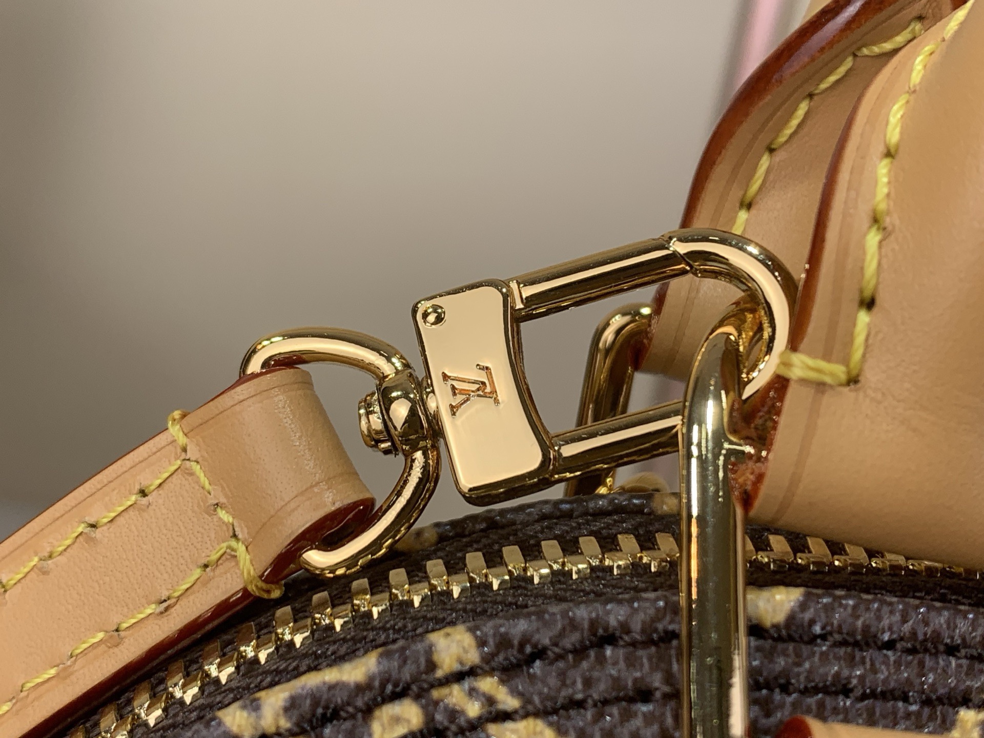 LV Style Beige Top Handle Bag style reference detail image 7 from source 770218