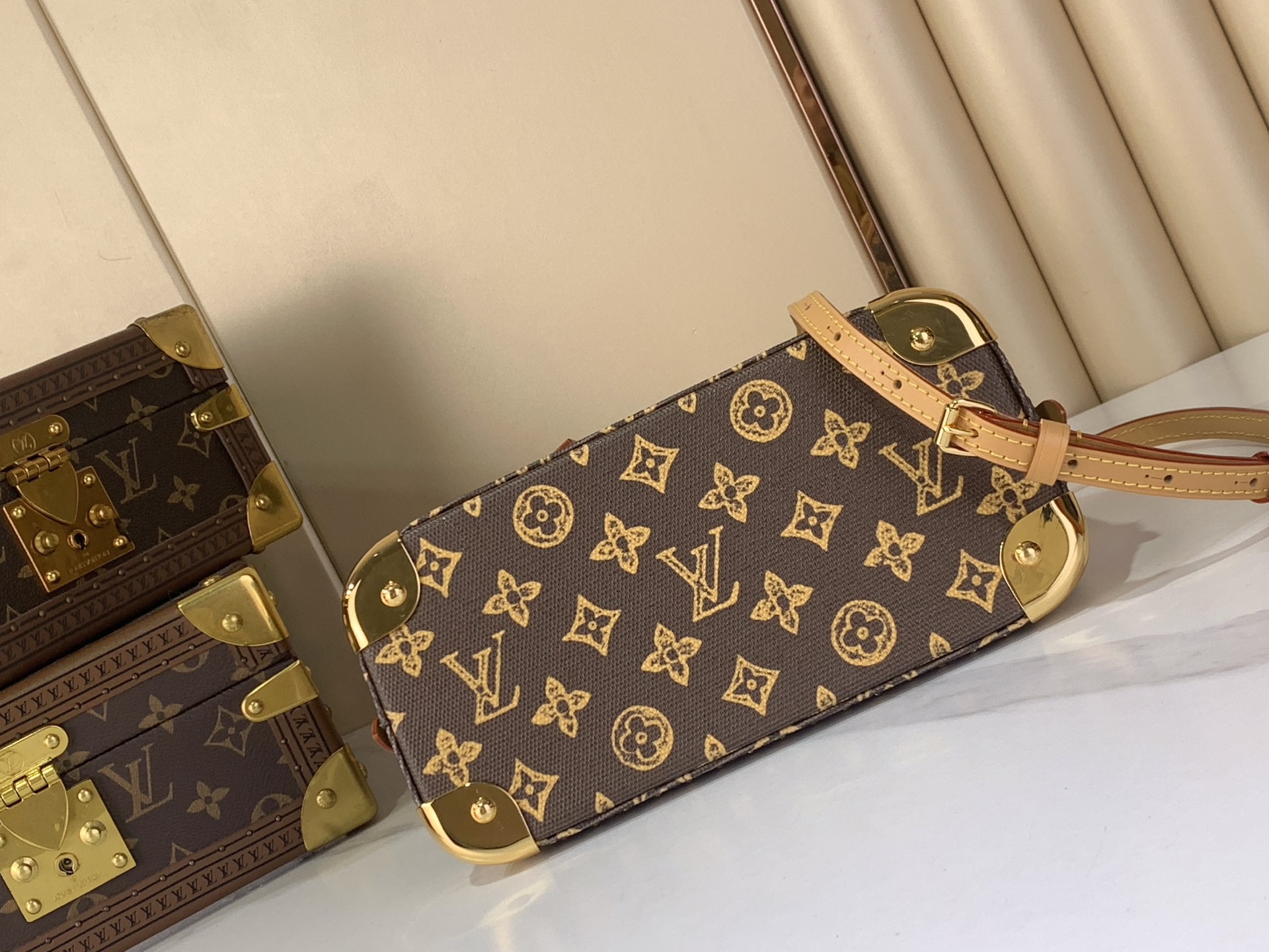 LV Style Beige Top Handle Bag style reference detail image 4 from source 770218