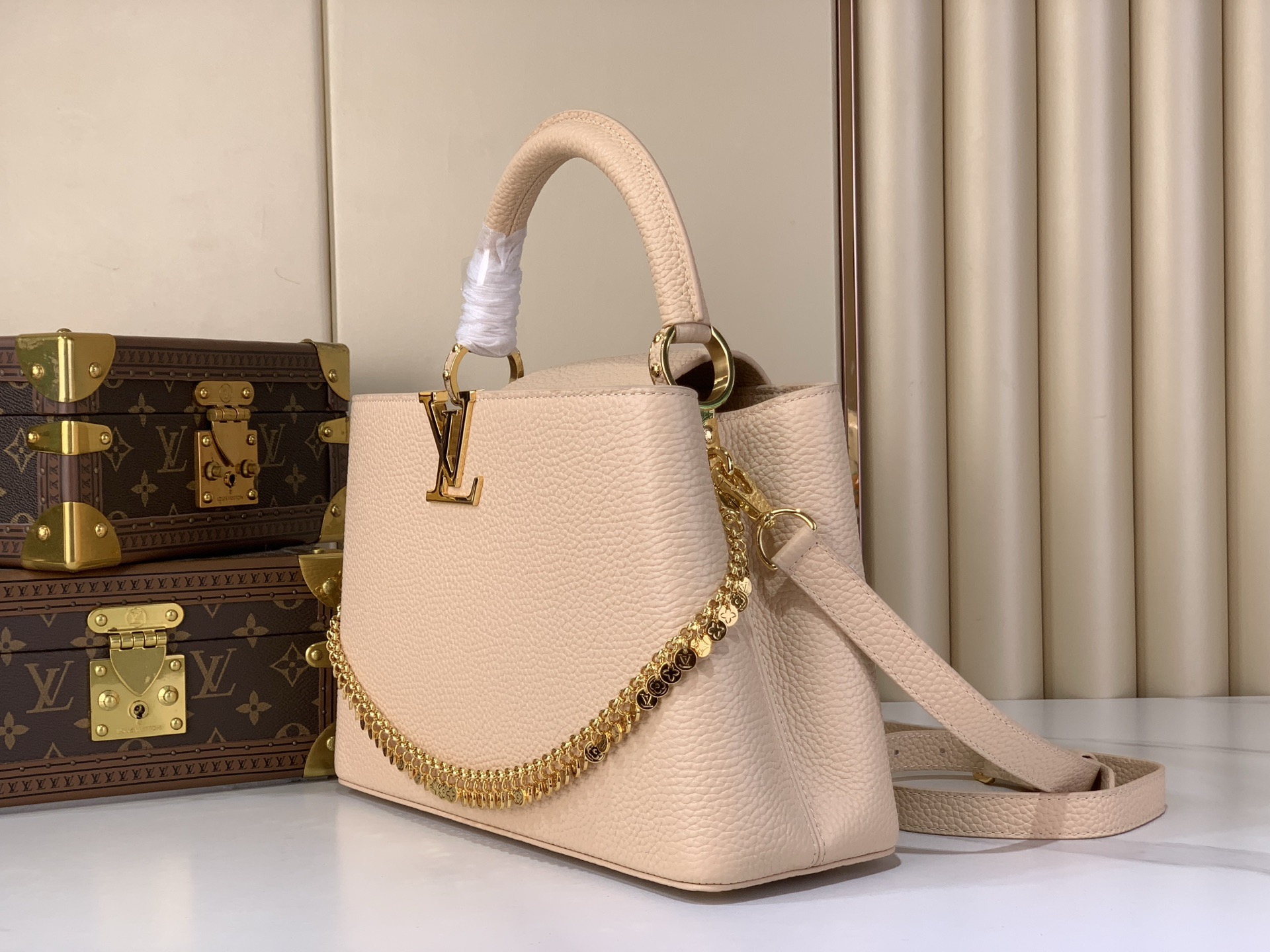 LV Style Black Leather Top Handle Bag style reference detail image 2 from source 770228