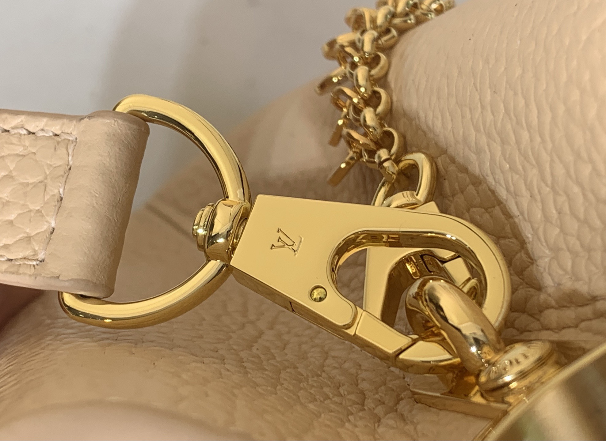 LV Style Black Leather Top Handle Bag style reference detail image 4 from source 770229