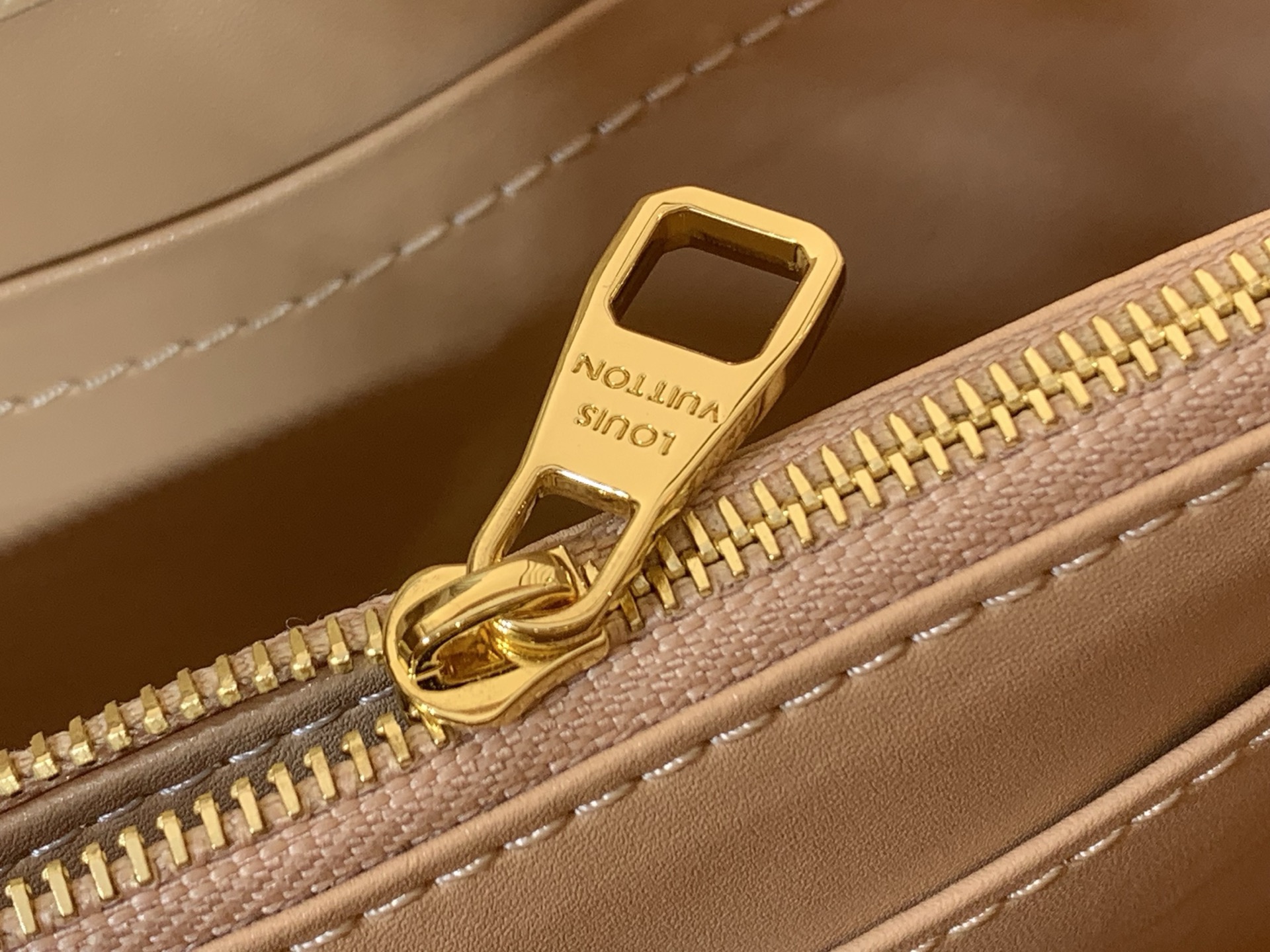 LV Style Black Leather Top Handle Bag style reference detail image 7 from source 770229
