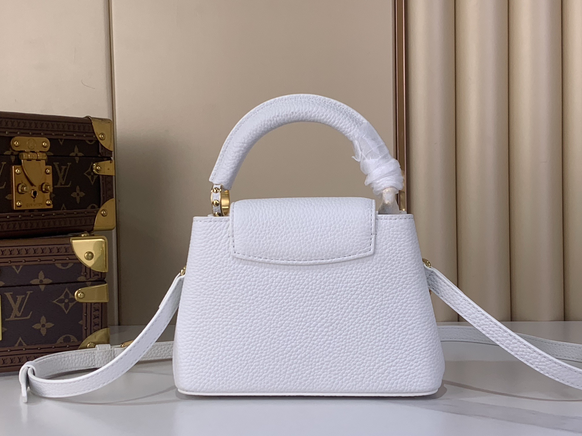LV Style White Leather Top Handle Bag style reference detail image 3 from source 770234