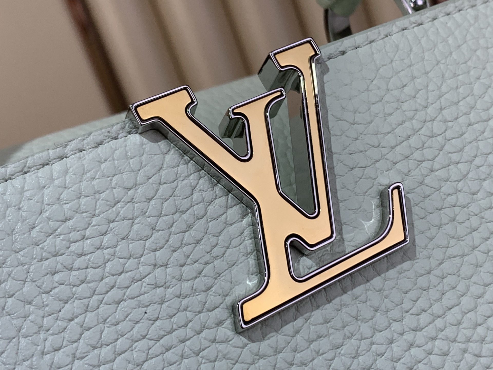 LV Style Beige Leather Top Handle Bag style reference detail image 5 from source 770235