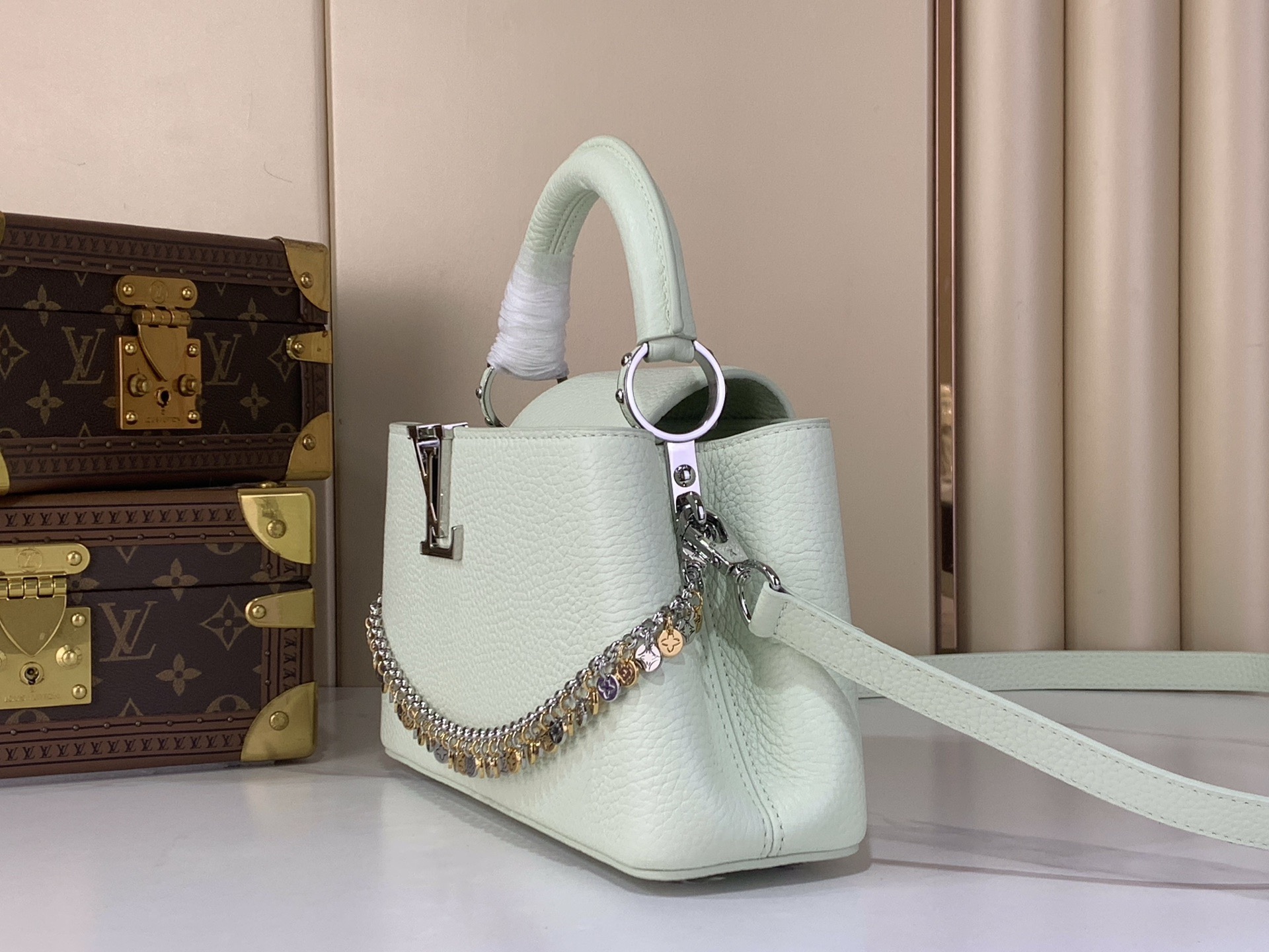 LV Style Beige Leather Top Handle Bag style reference detail image 2 from source 770235