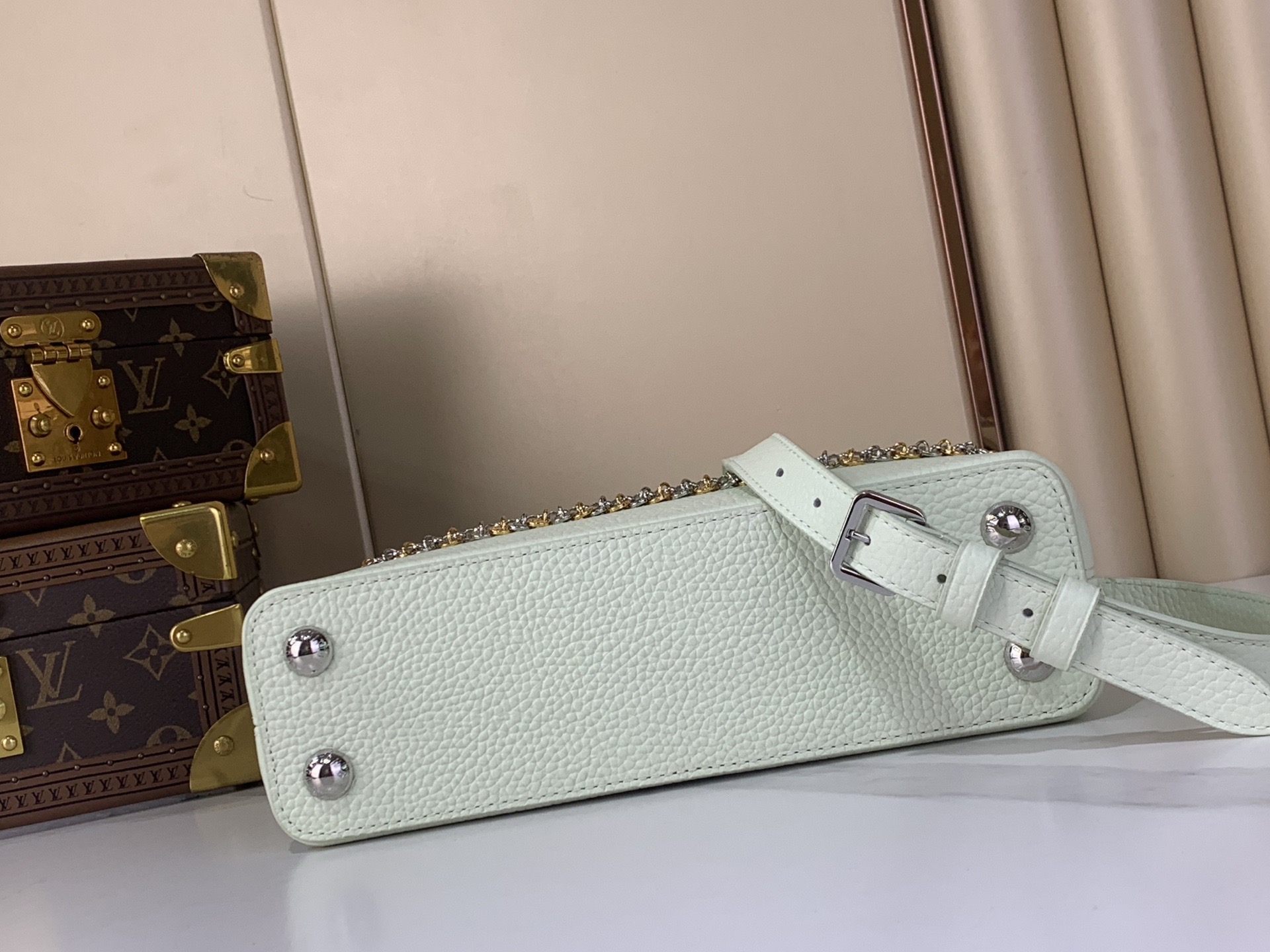 LV Style Beige Leather Top Handle Bag style reference detail image 9 from source 770235