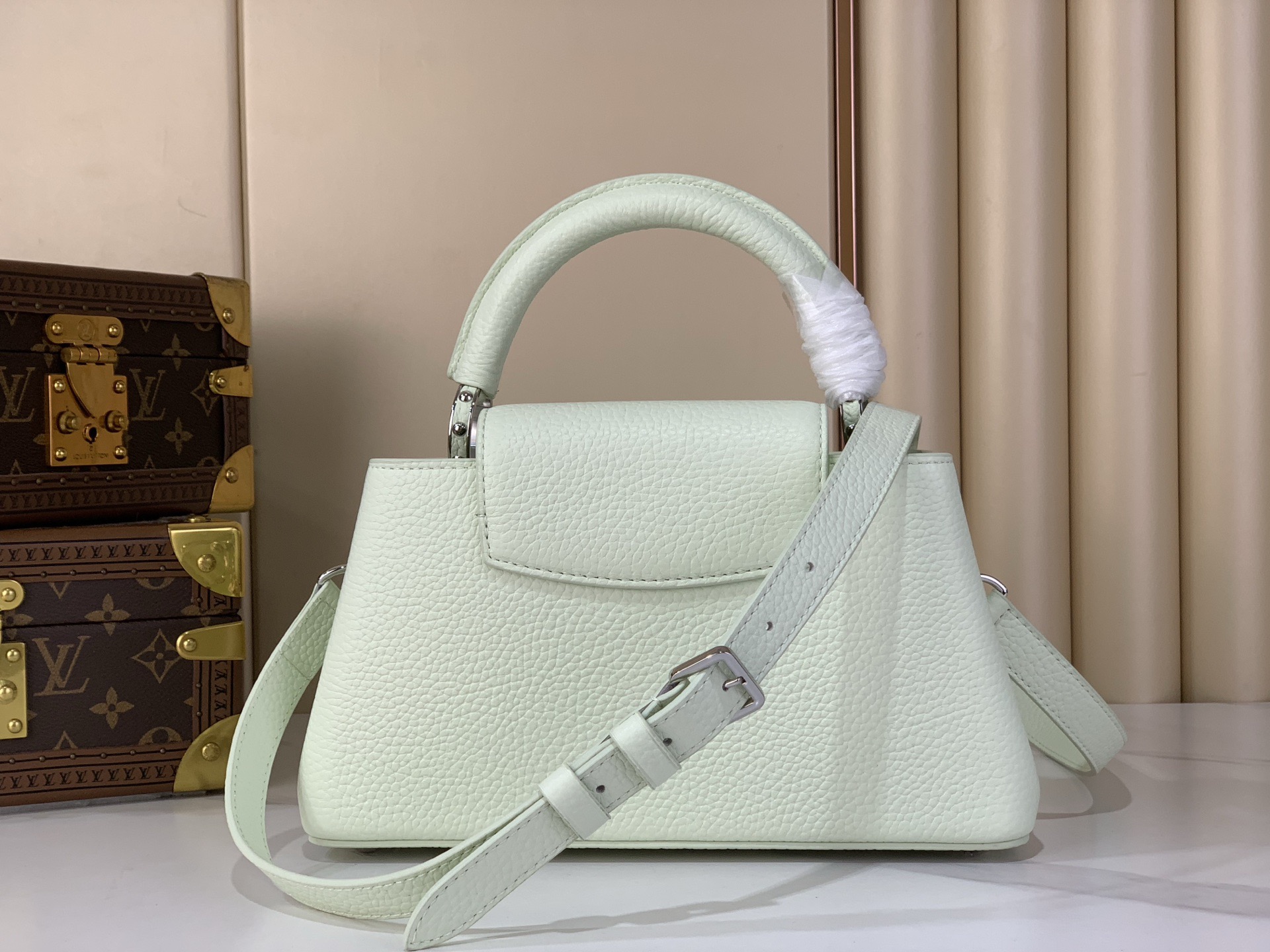 LV Style Beige Leather Top Handle Bag style reference detail image 3 from source 770235