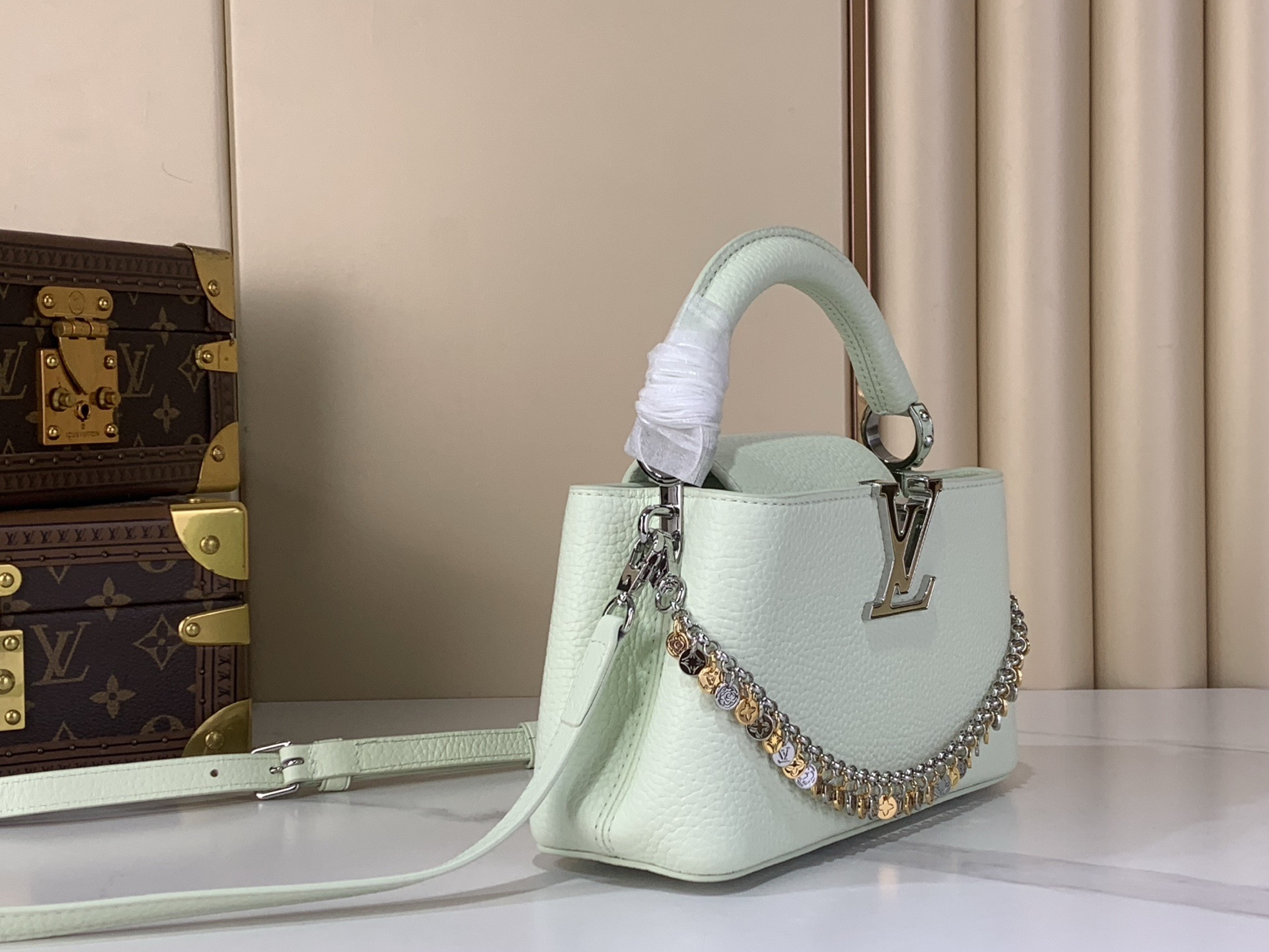 LV Style Beige Leather Top Handle Bag style reference detail image 2 from source 770236