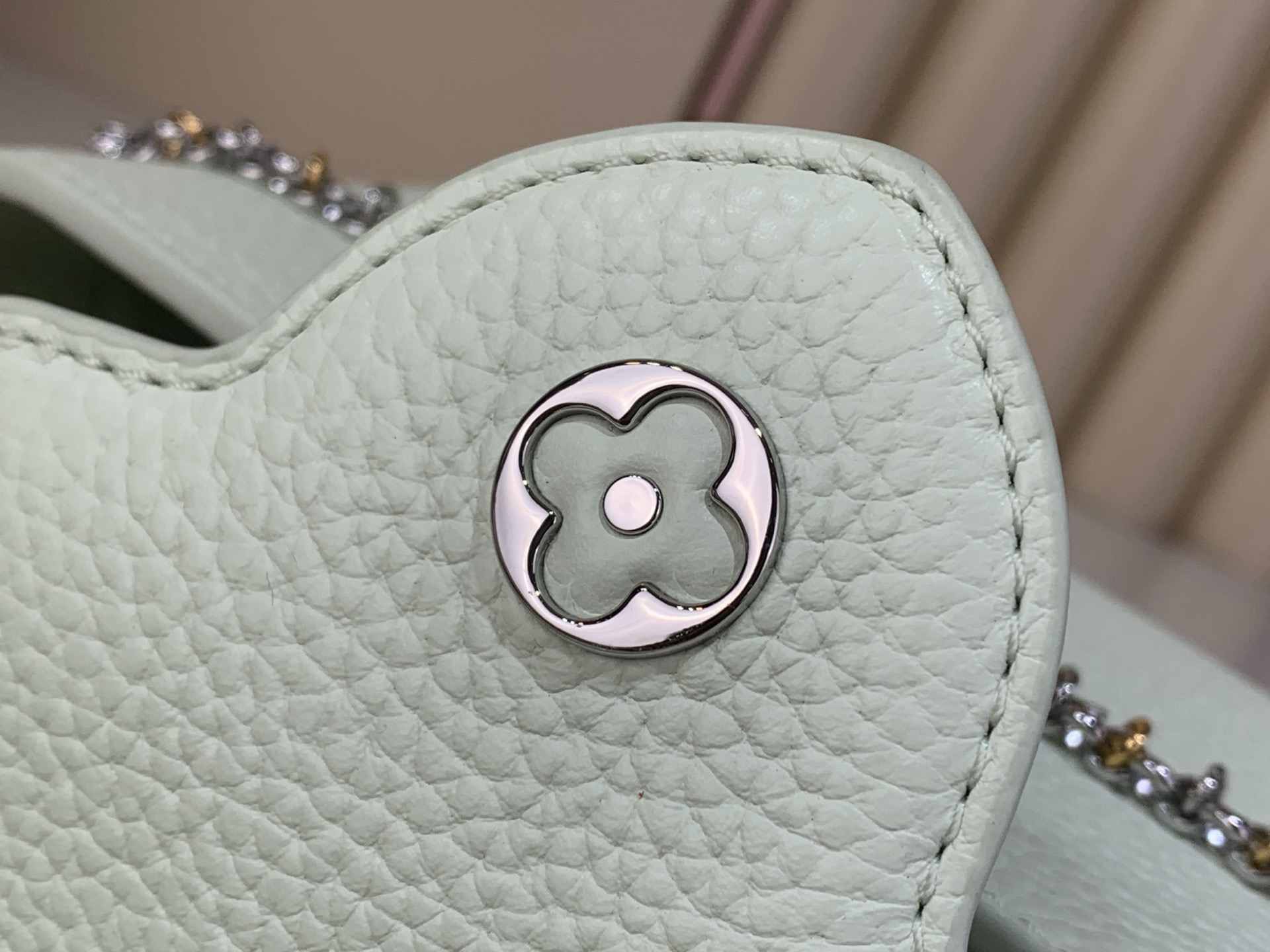 LV Style Beige Leather Top Handle Bag style reference detail image 8 from source 770236