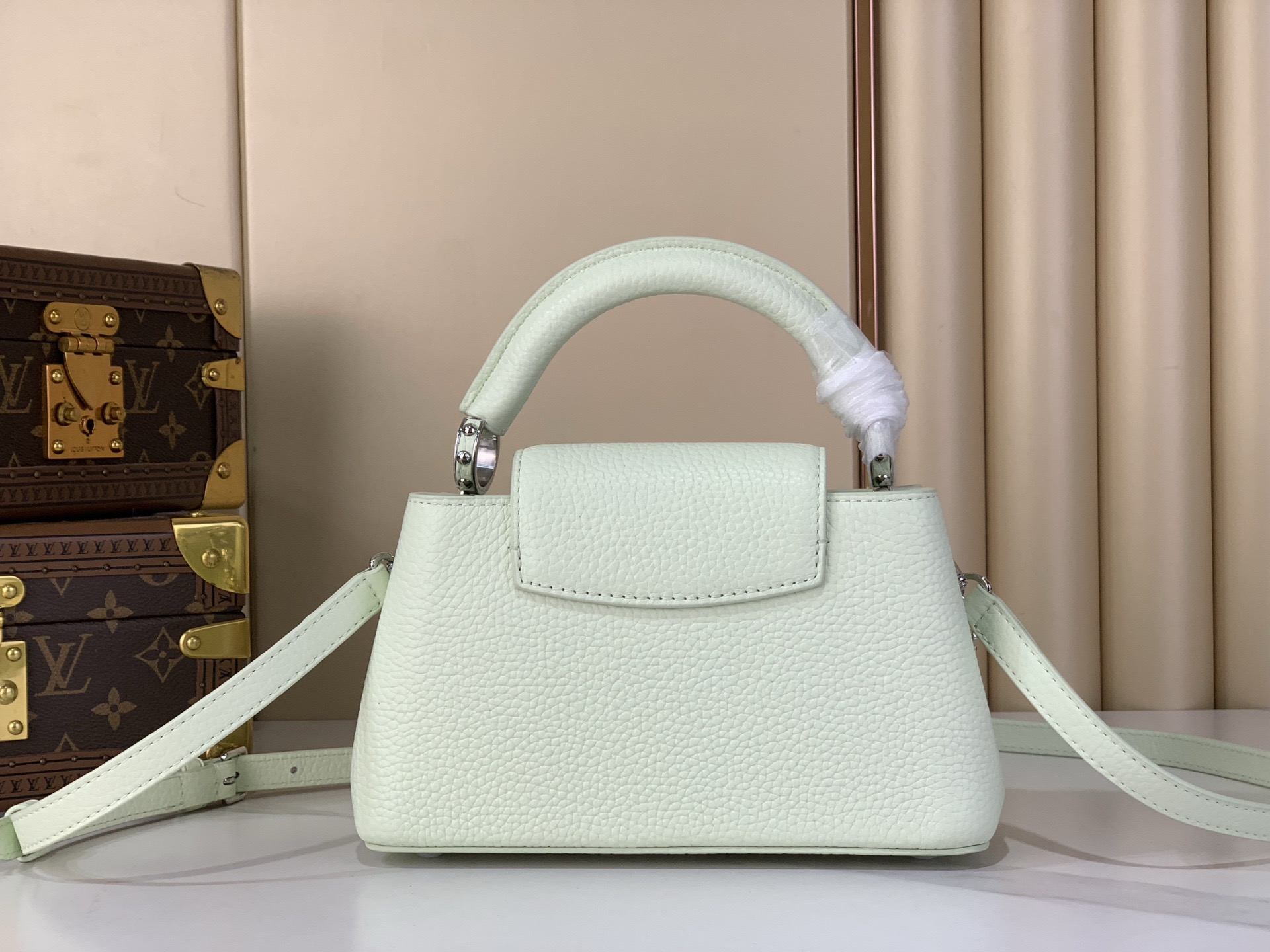 LV Style Beige Leather Top Handle Bag style reference detail image 3 from source 770236