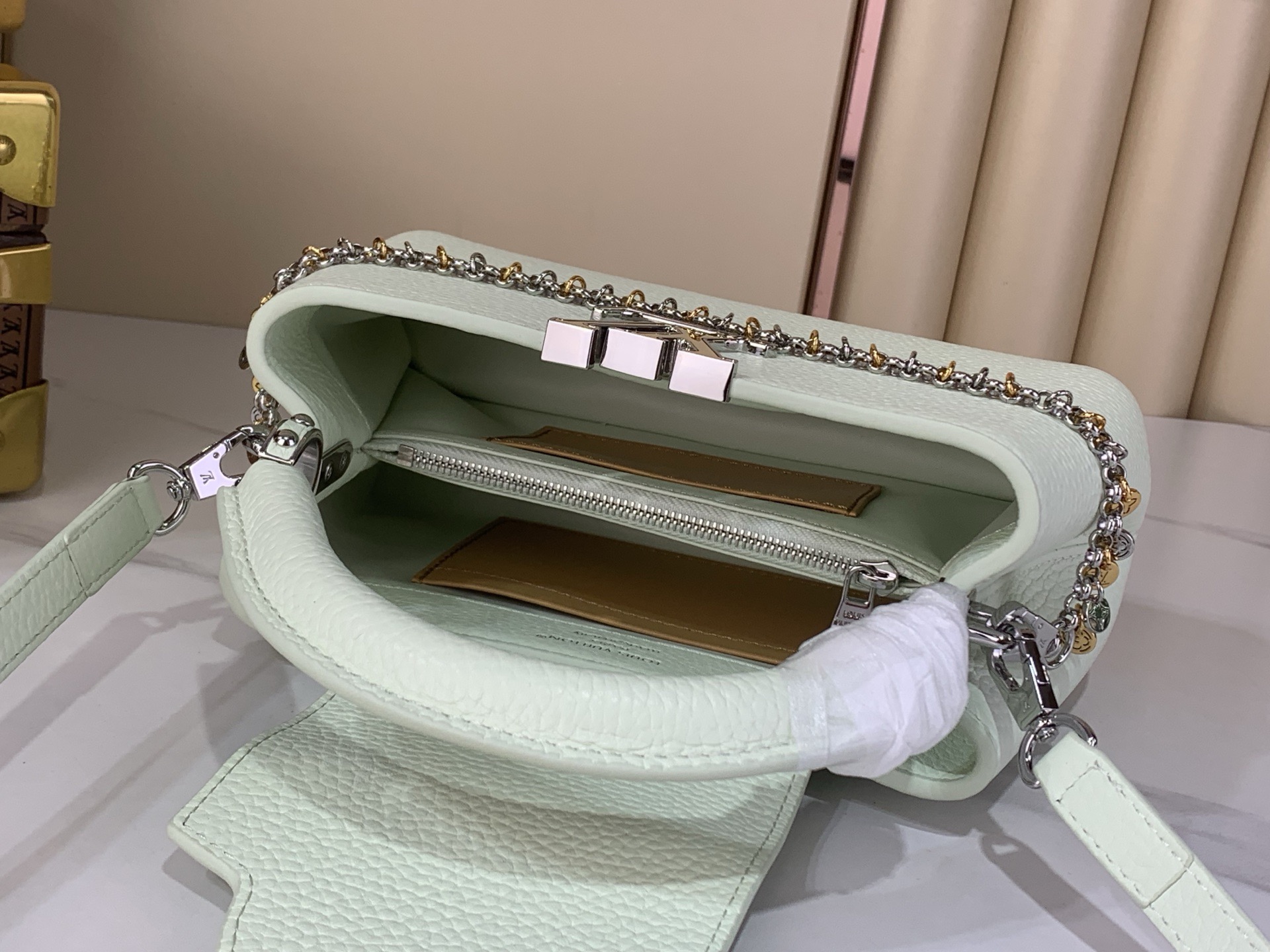 LV Style Beige Leather Top Handle Bag style reference detail image 9 from source 770236