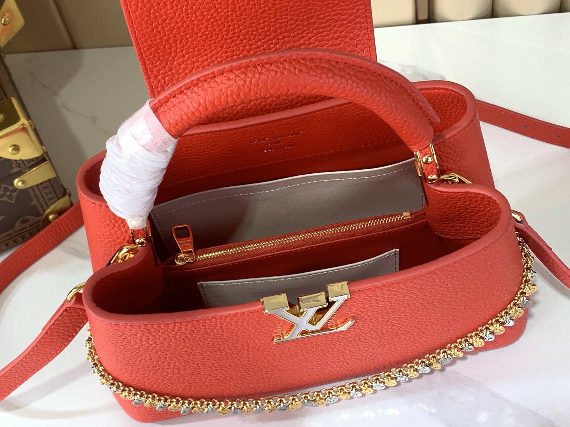 LV Style Beige Leather Top Handle Bag style reference detail image 9 from source 770231