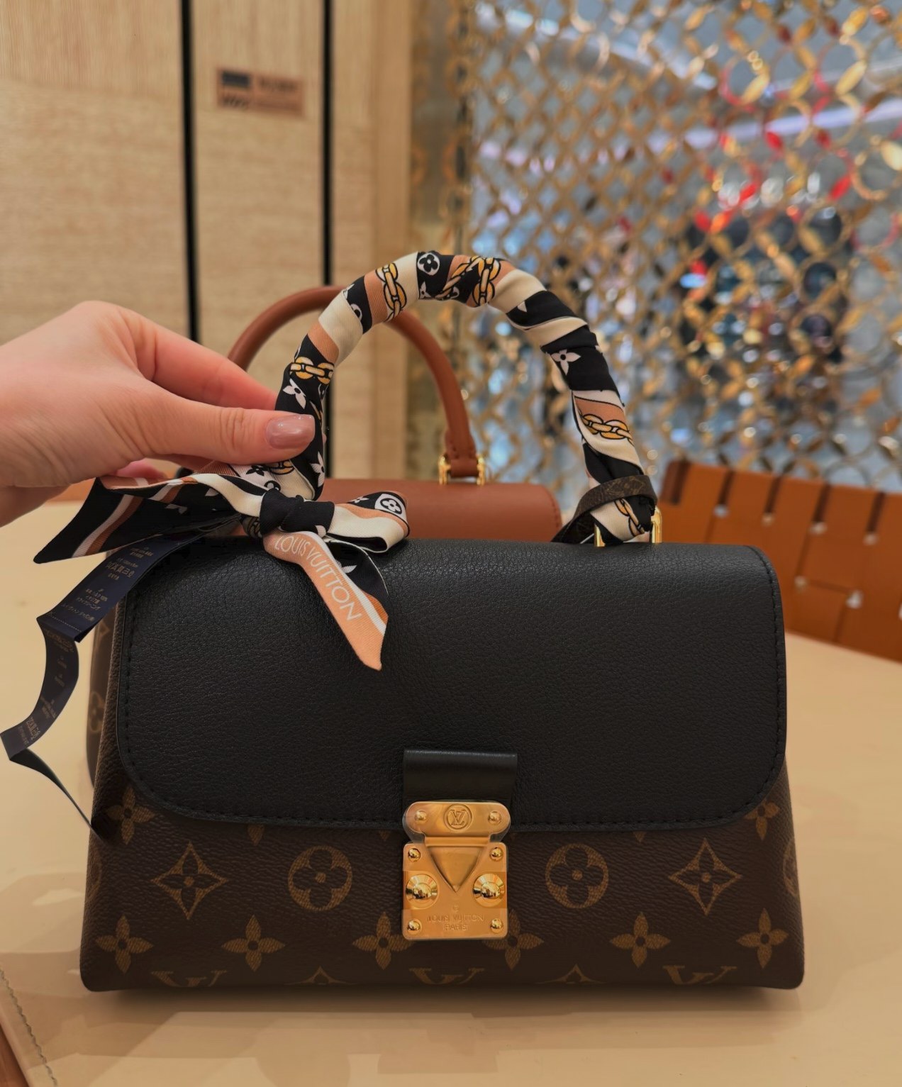 NO:741053,[Madeleine BB Handbag] M28288 Presbyopia/Brown 27511 Presbyopia/Black Model Picture,19860909【 Madeleine BB 手袋】M28288 老花/棕色 27511 老花/黑色 模特图,,Bag