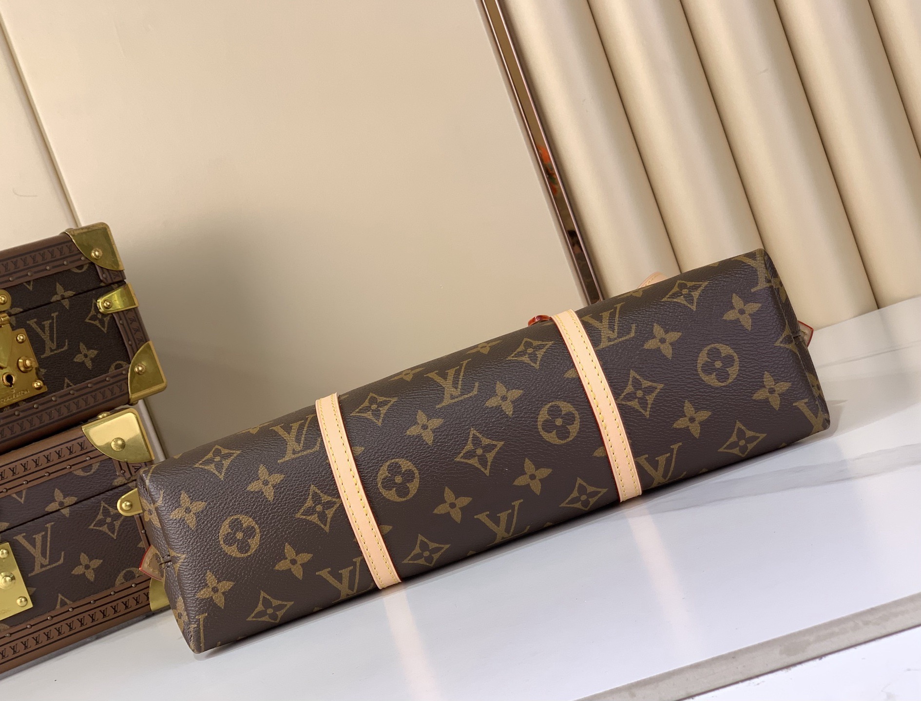 LV Style Beige Leather Top Handle Bag style reference detail image 4 from source 770256
