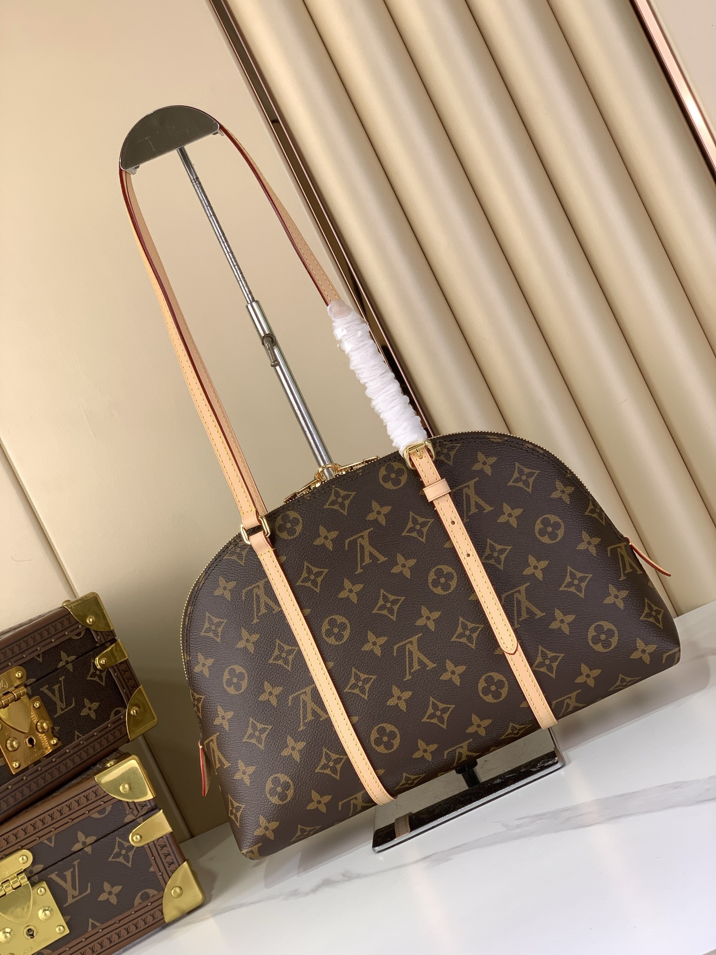 LV Style Beige Leather Top Handle Bag style reference detail image 3 from source 770256