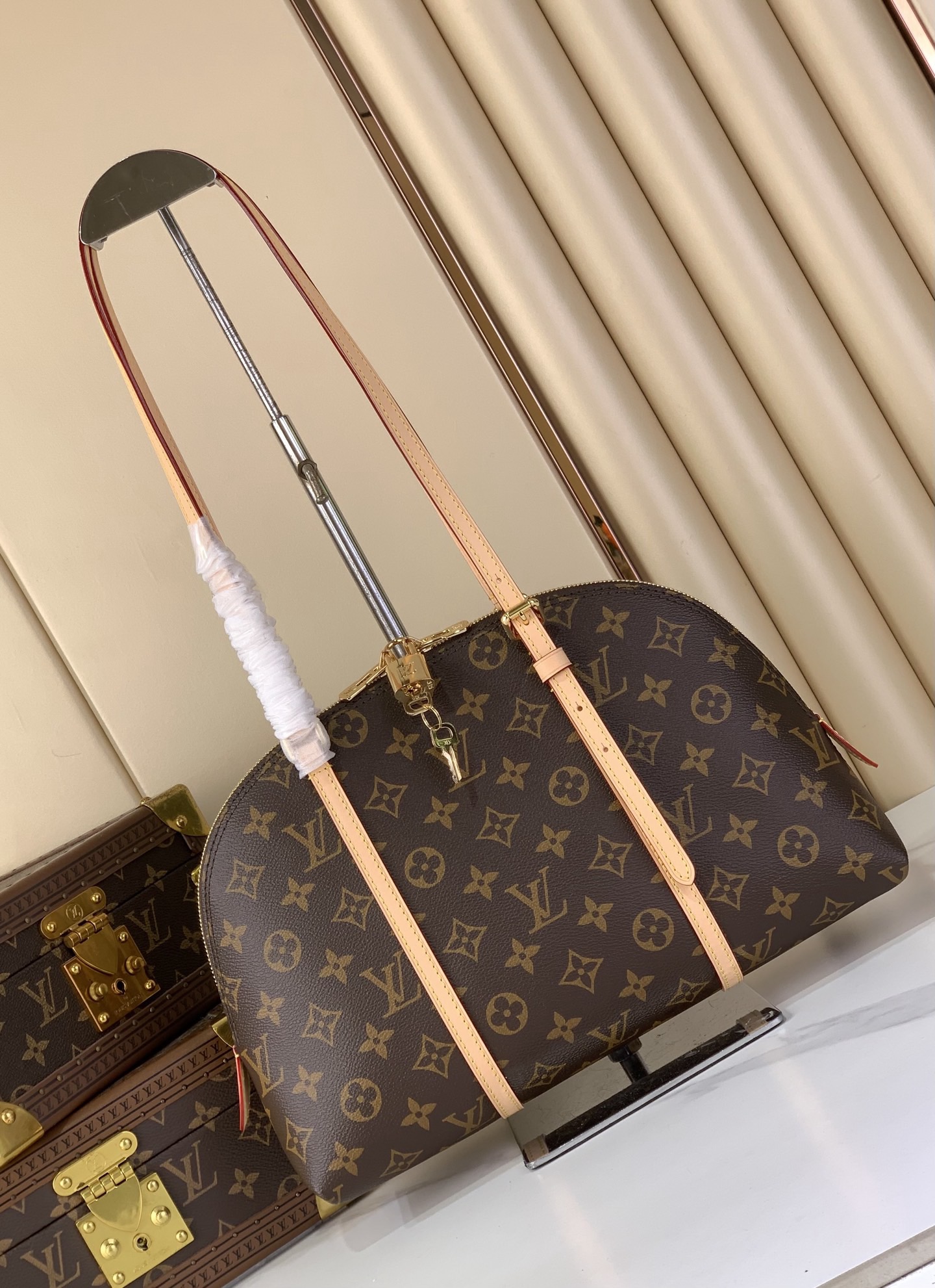 LV Style Beige Leather Top Handle Bag style reference detail image 1 from source 770256