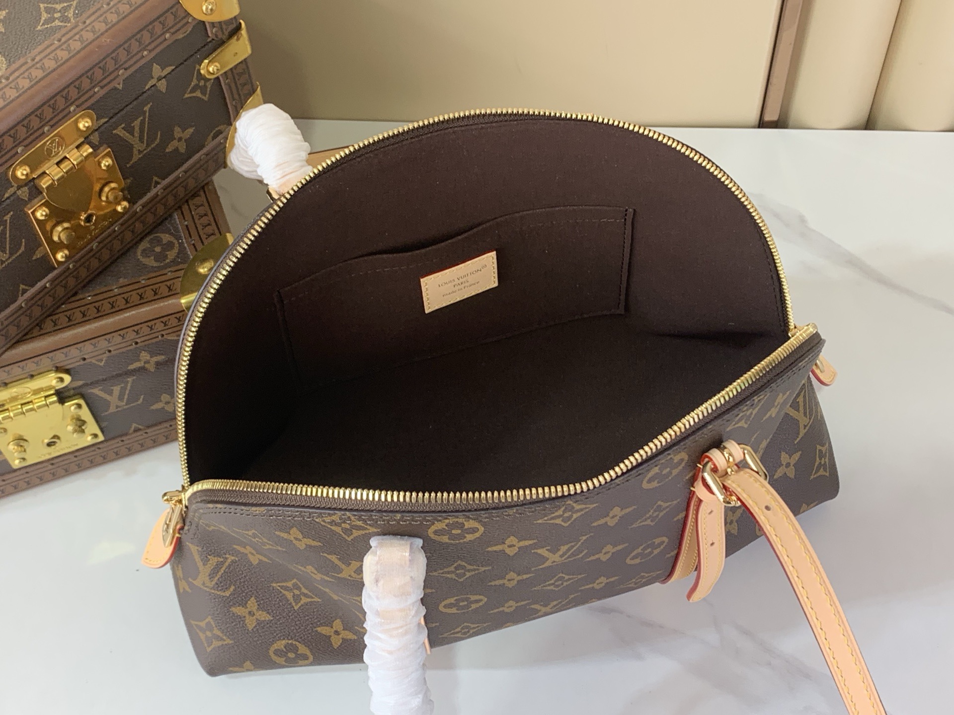 LV Style Beige Leather Top Handle Bag style reference detail image 9 from source 770256