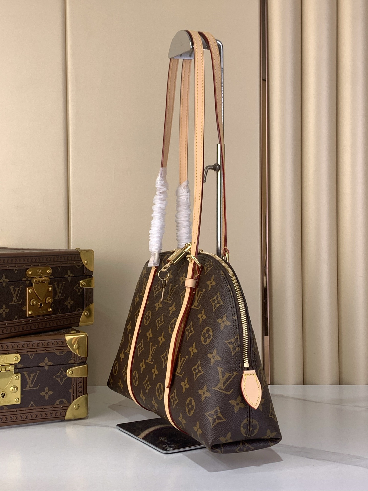 LV Style Beige Leather Top Handle Bag style reference detail image 2 from source 770256