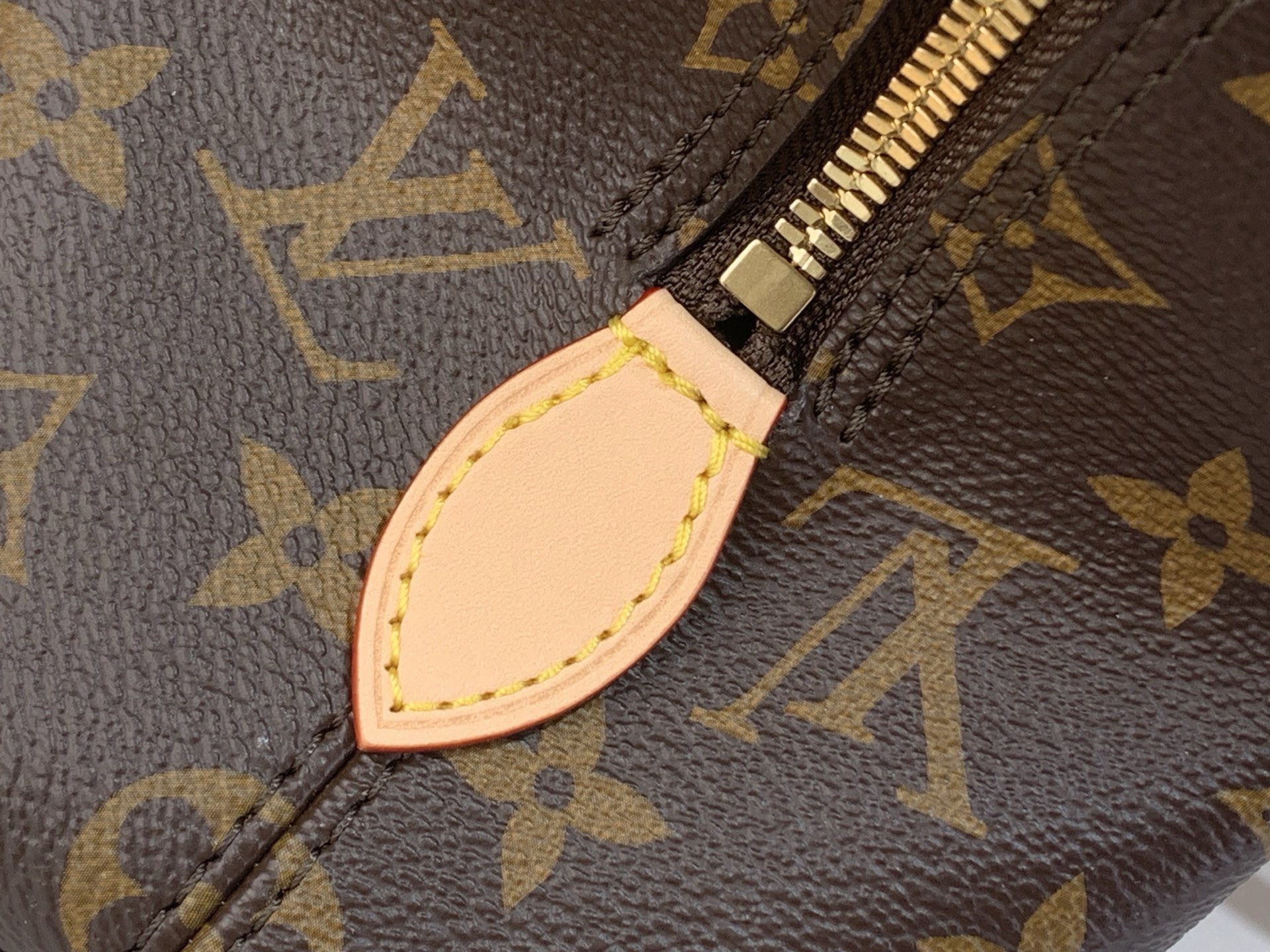 LV Style Beige Leather Top Handle Bag style reference detail image 7 from source 770256