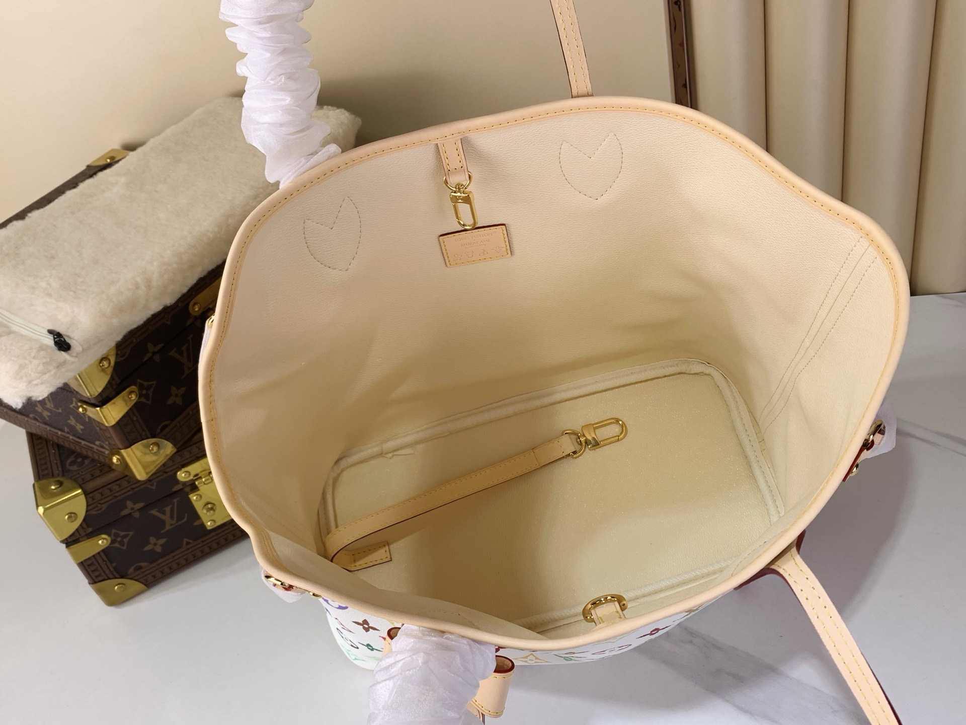LV Style White Canvas Top Handle Bag style reference detail image 9 from source 770261
