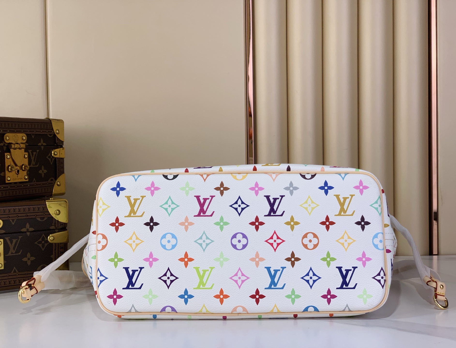 LV Style White Canvas Top Handle Bag style reference detail image 4 from source 770261