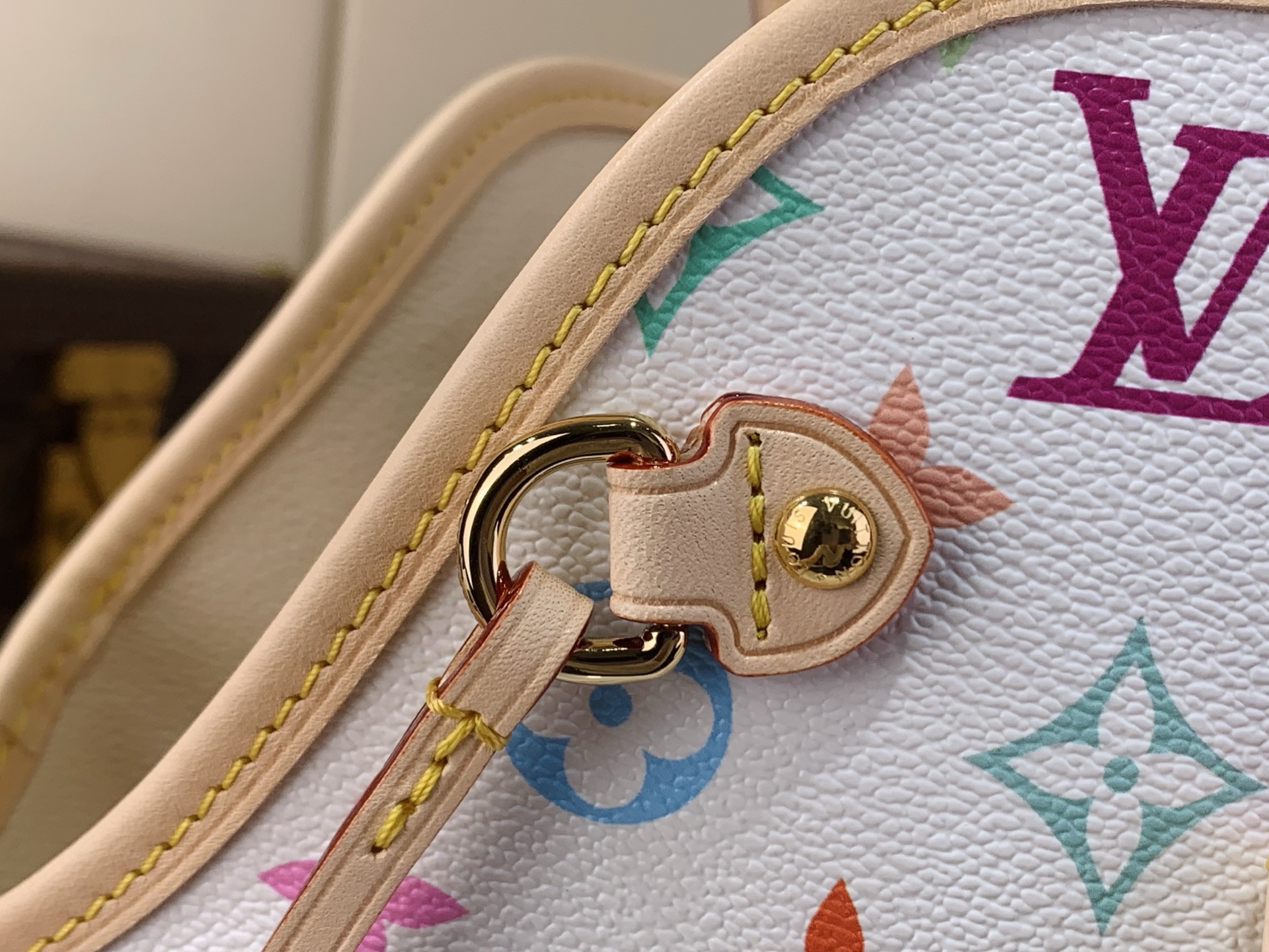 LV Style White Canvas Top Handle Bag style reference detail image 7 from source 770261