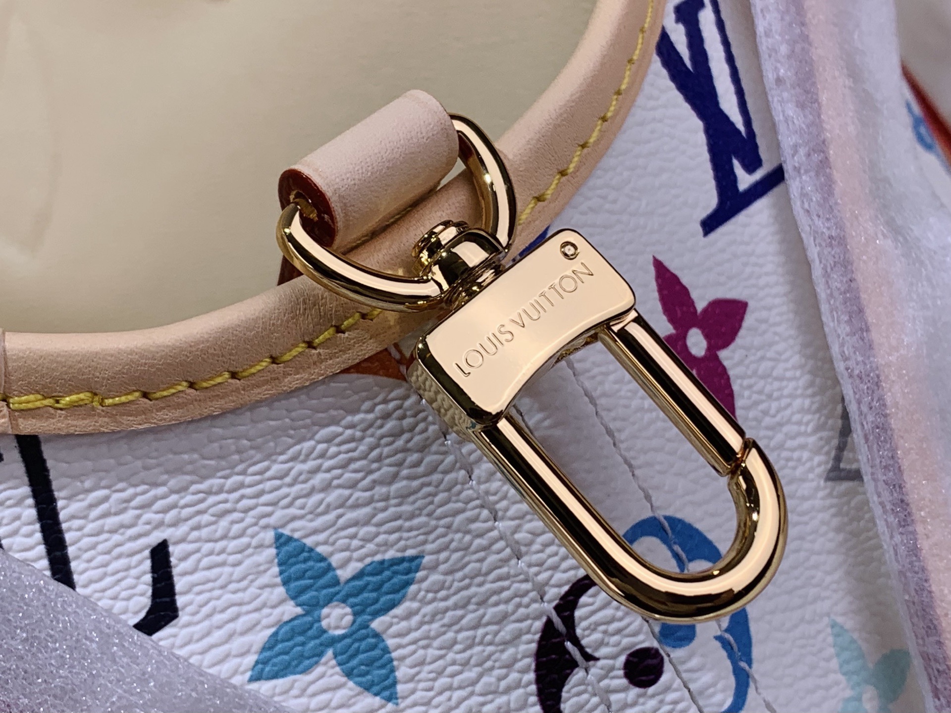 LV Style White Canvas Top Handle Bag style reference detail image 6 from source 770261
