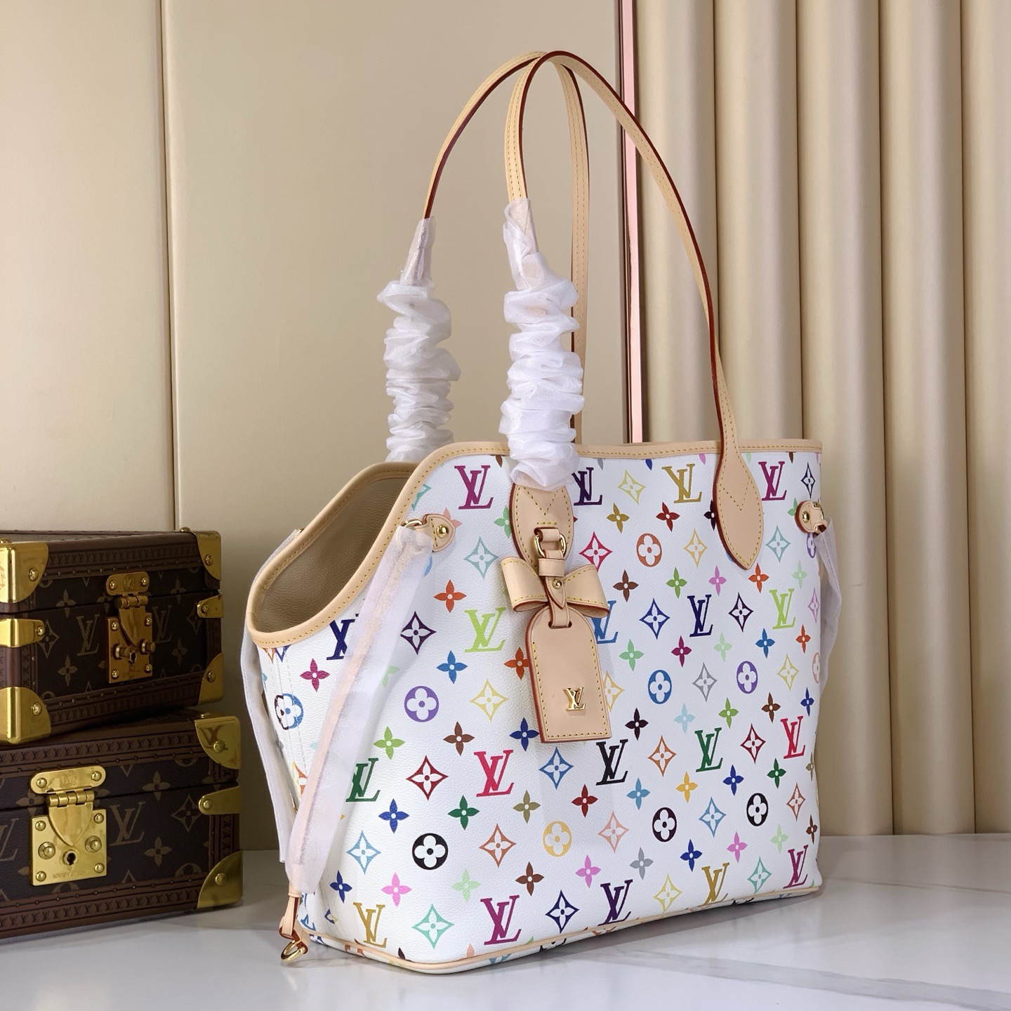 LV Style White Canvas Top Handle Bag style reference detail image 2 from source 770261