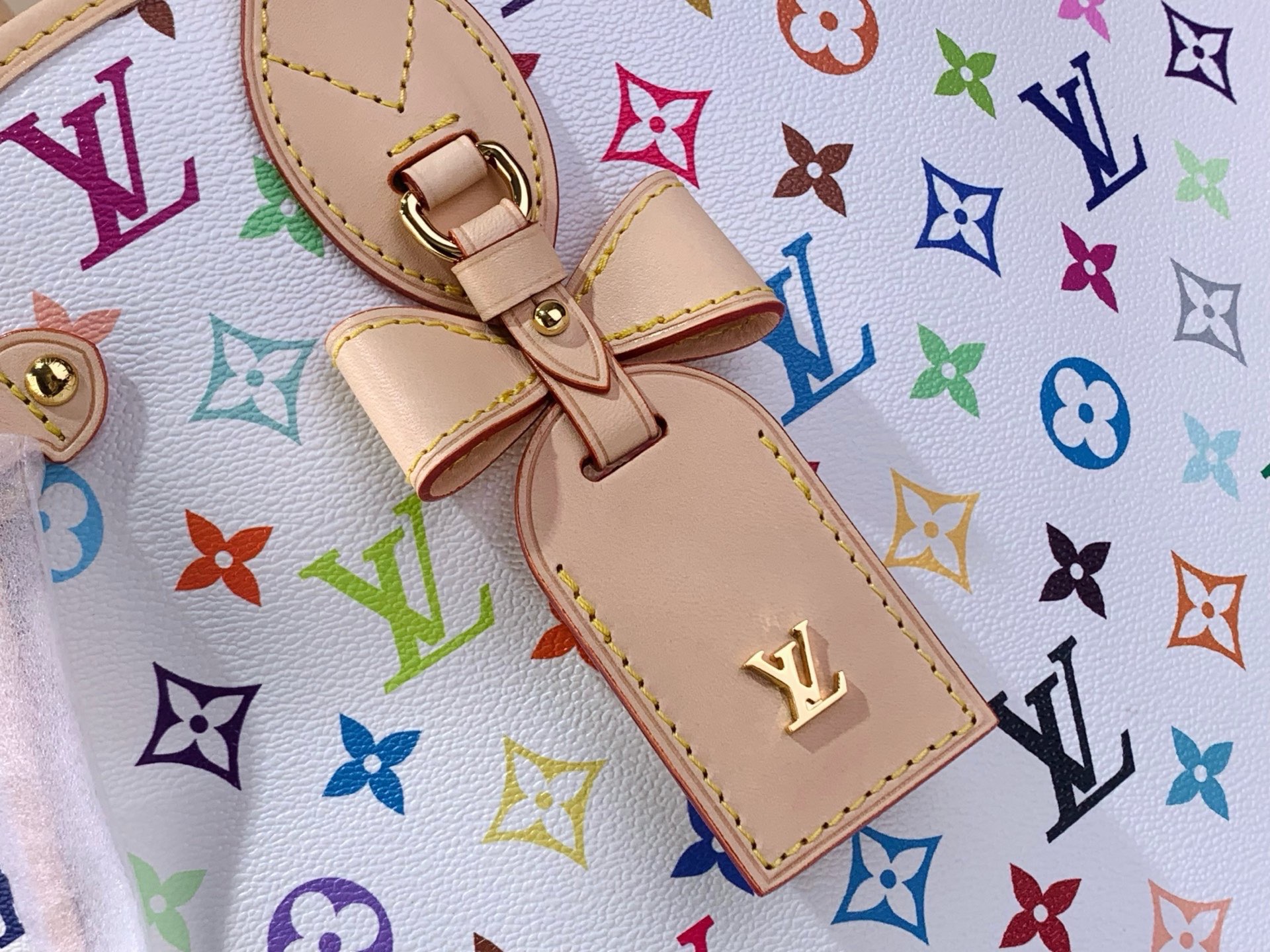 LV Style White Canvas Top Handle Bag style reference detail image 5 from source 770261