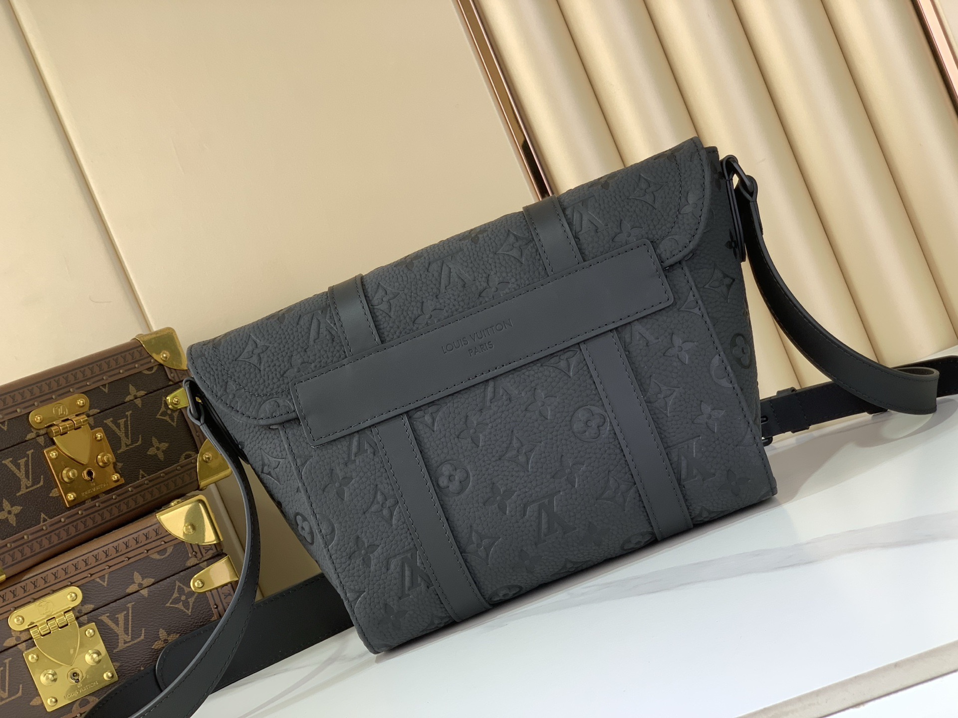 LV Style Black Leather Messenger Bag style reference detail image 3 from source 770266