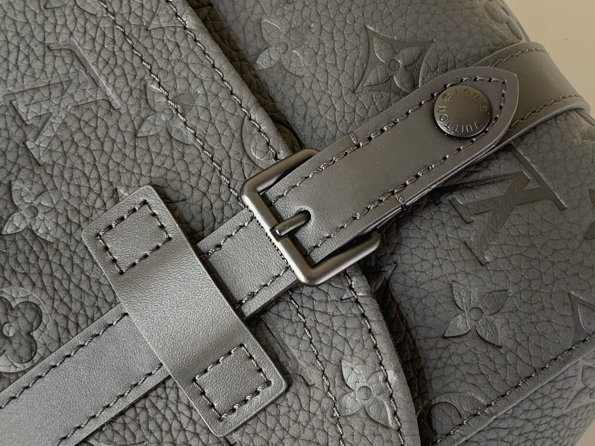 LV Style Black Leather Messenger Bag style reference detail image 5 from source 770266