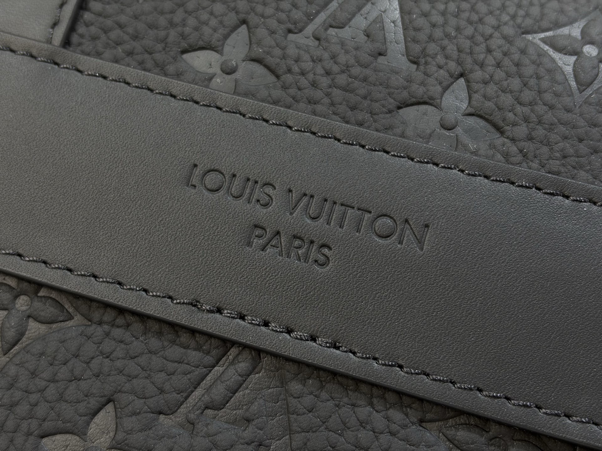 LV Style Black Leather Messenger Bag style reference detail image 7 from source 770266