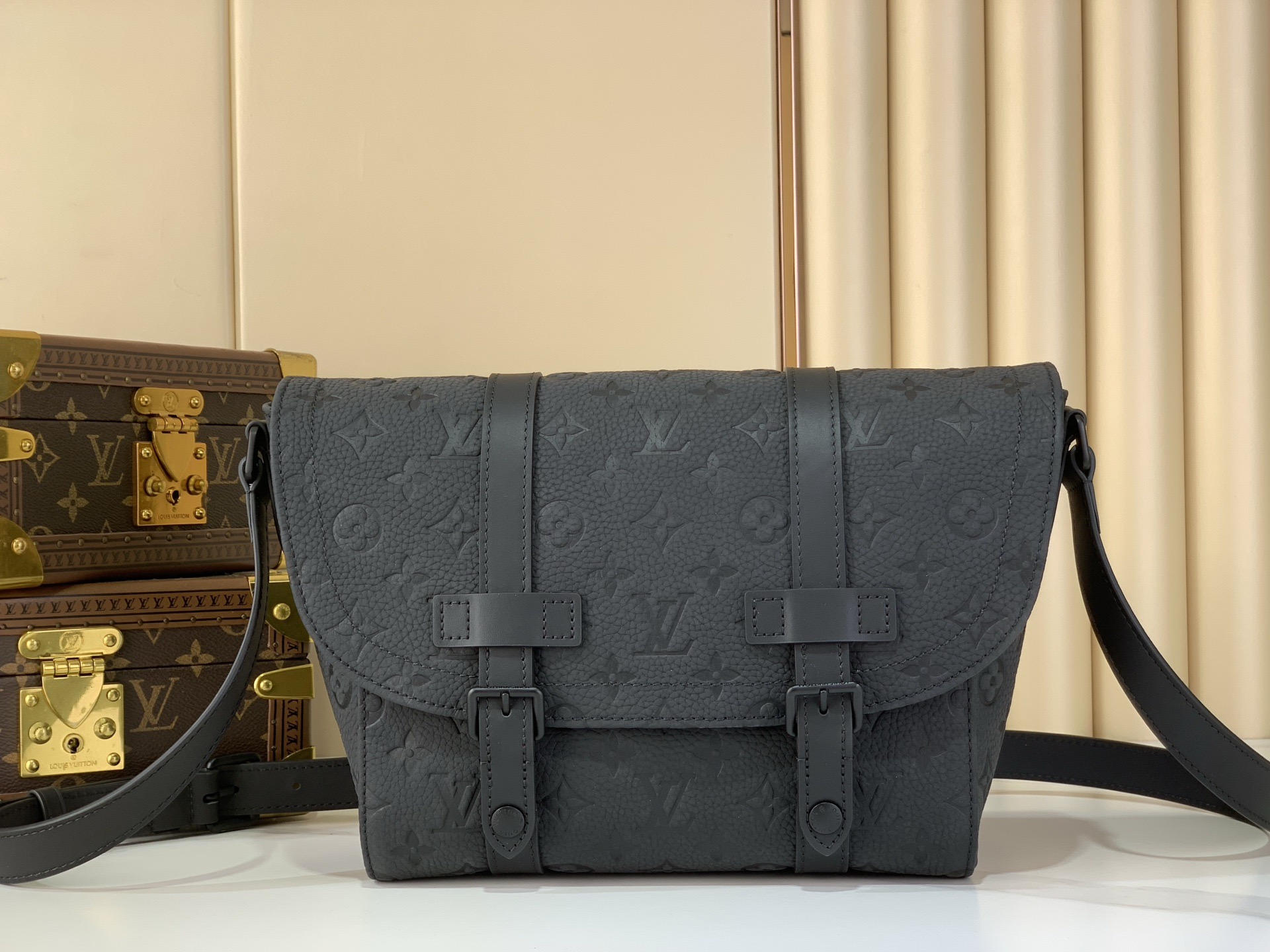 LV Style Black Leather Messenger Bag style reference detail image 1 from source 770266