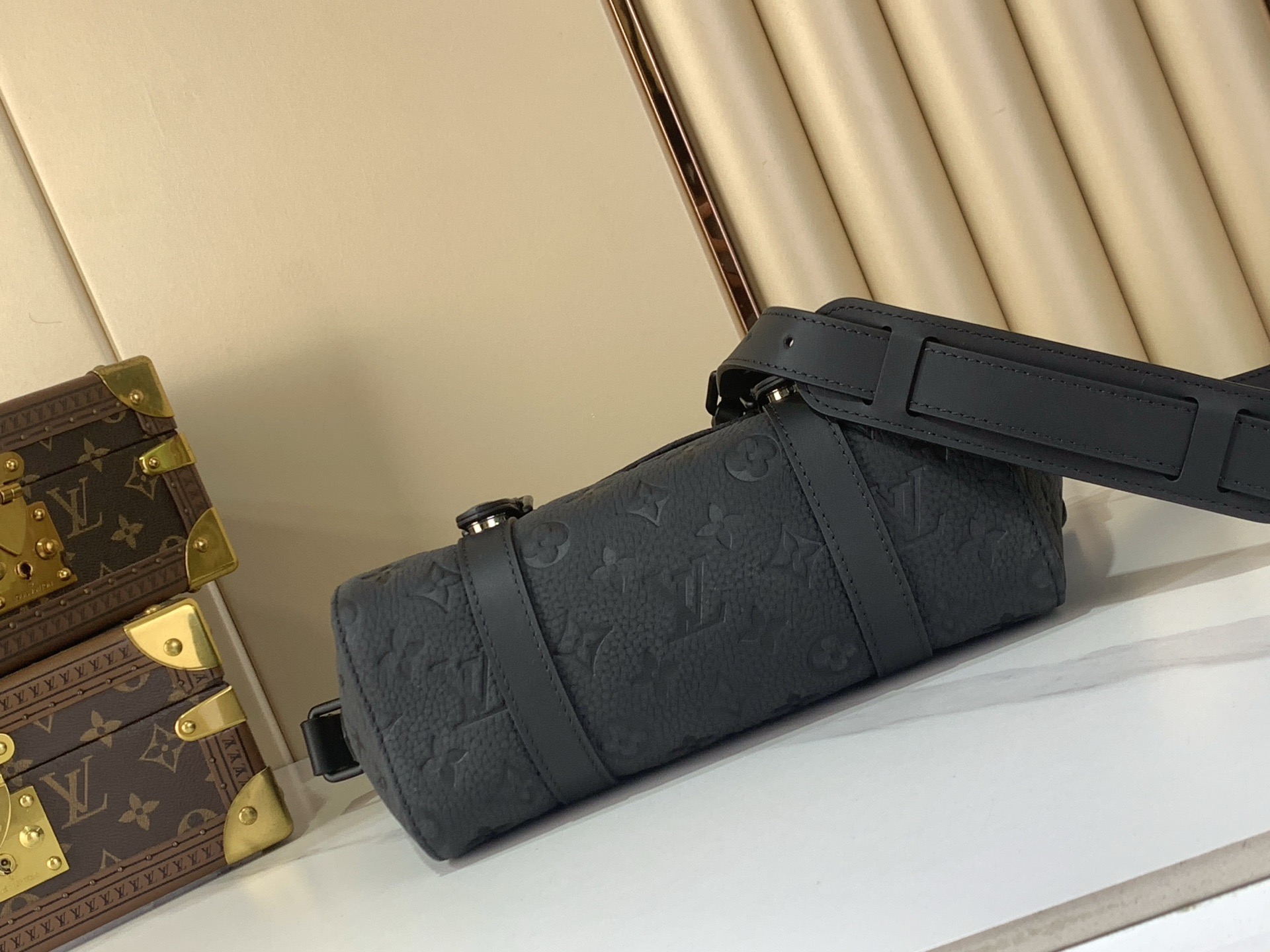 LV Style Black Leather Messenger Bag style reference detail image 4 from source 770266
