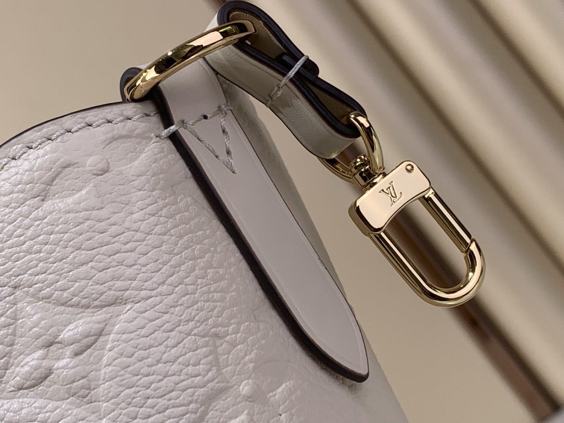 LV Style White Leather Tote Bag style reference detail image 6 from source 770269