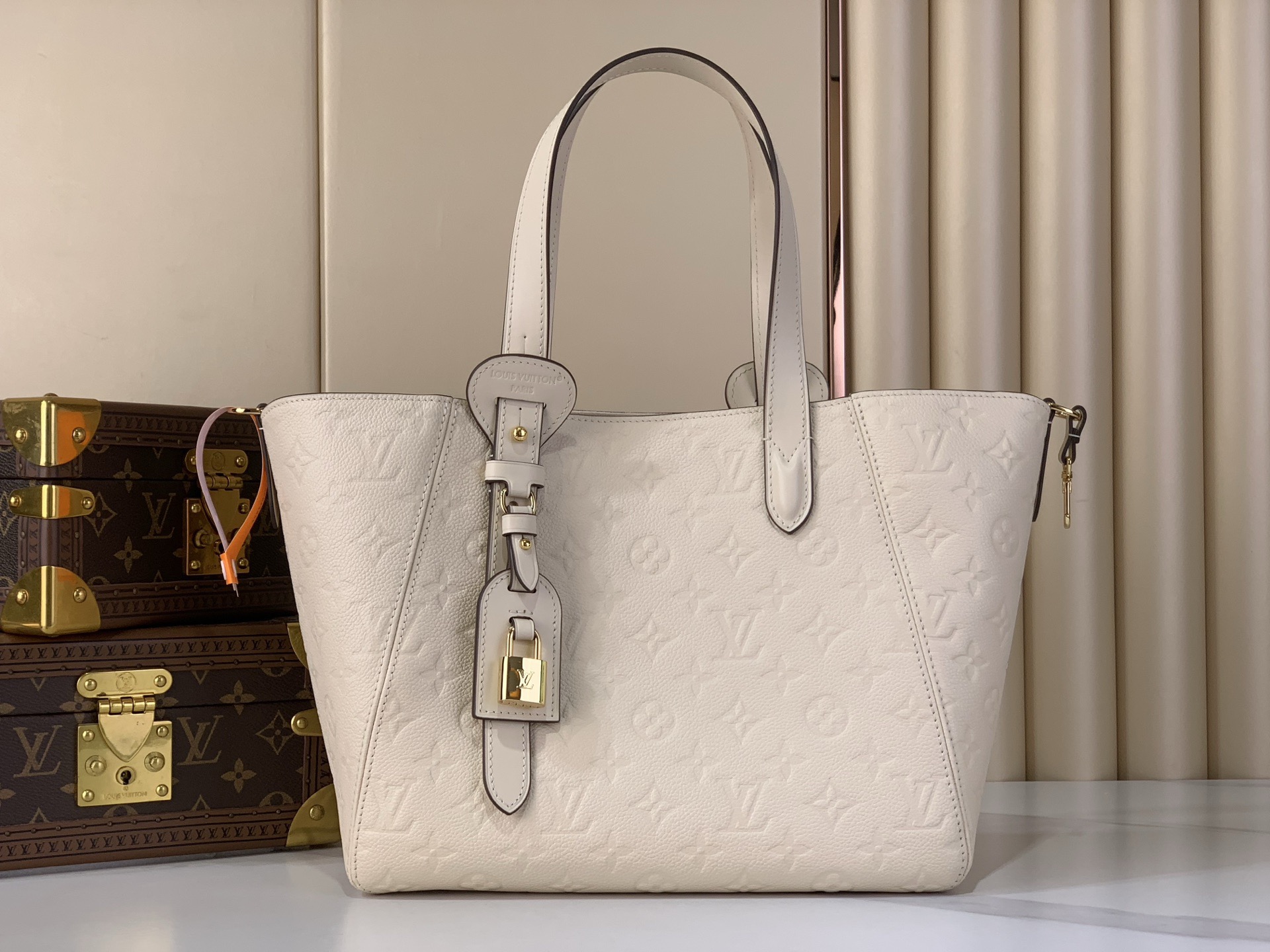 LV Style White Leather Tote Bag style reference detail image 1 from source 770269