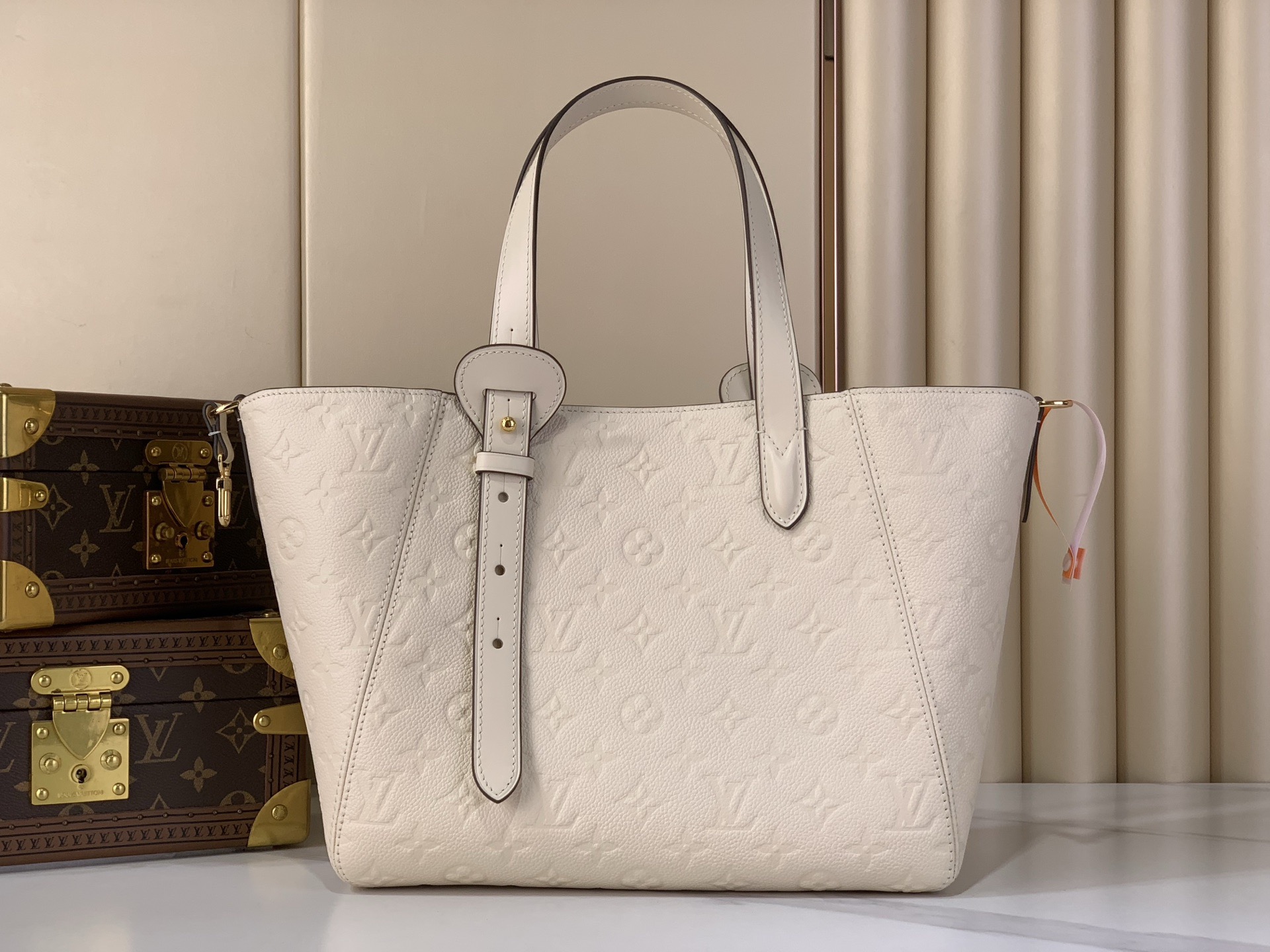 LV Style White Leather Tote Bag style reference detail image 3 from source 770269